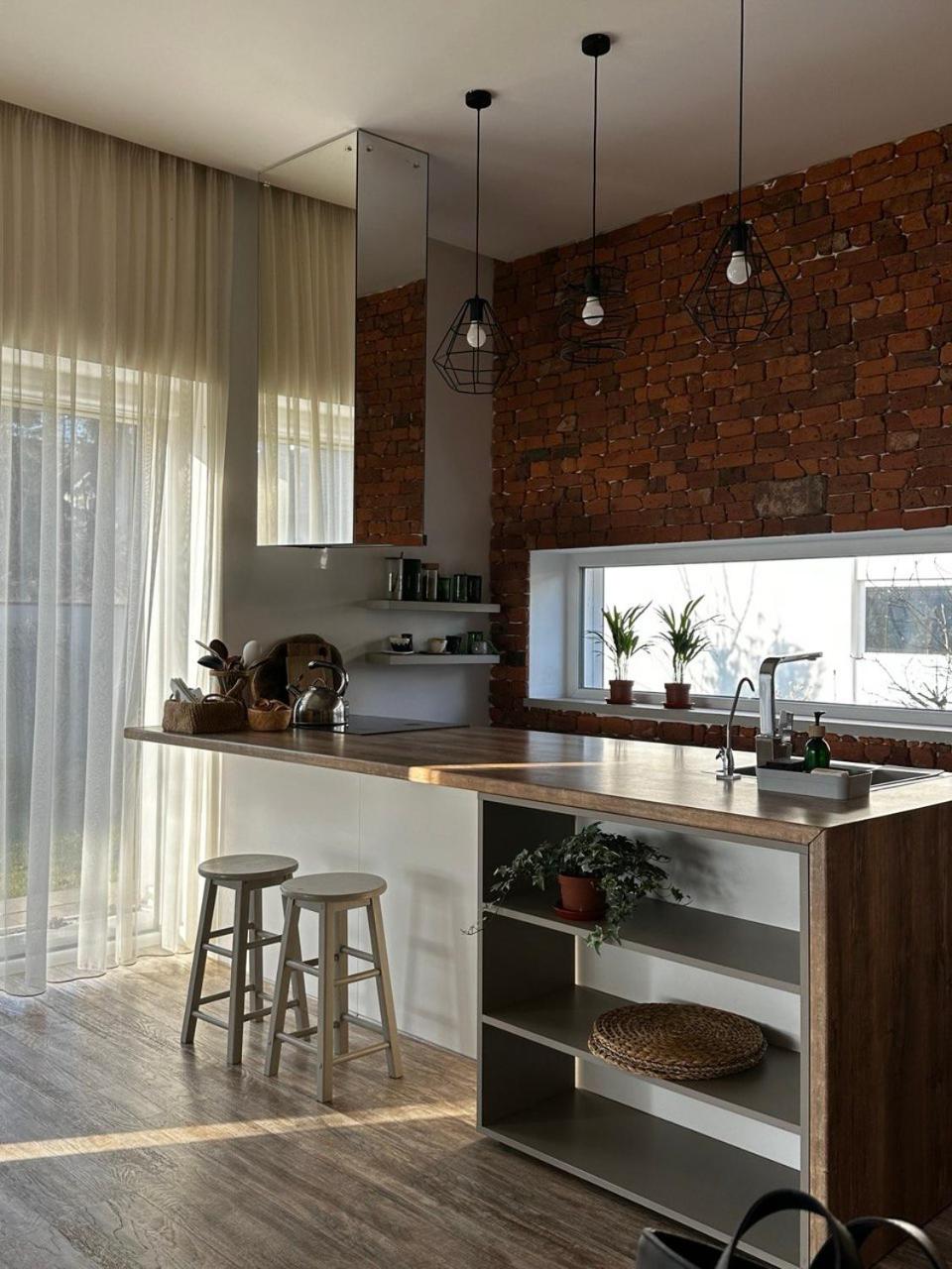 Three-Bedroom Apartment with Mountain View photo 3
