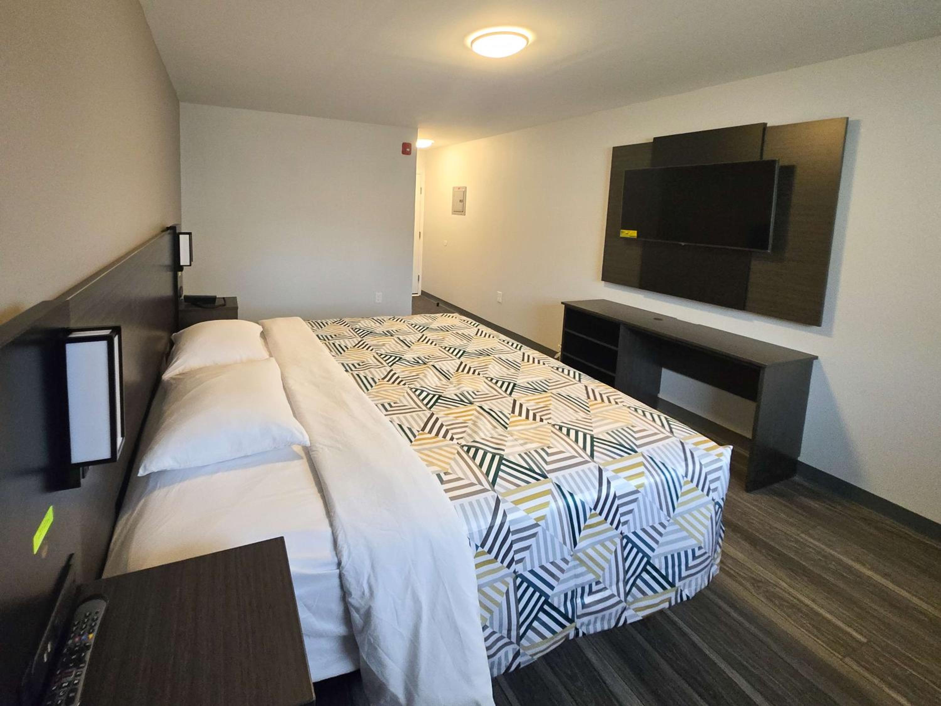 Standard King Room - Non-Smoking  - Photo 1