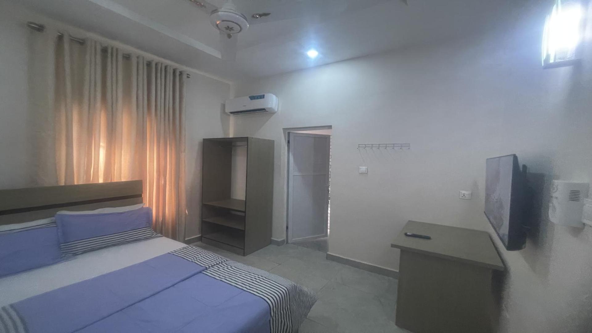 Suite - Photo 1