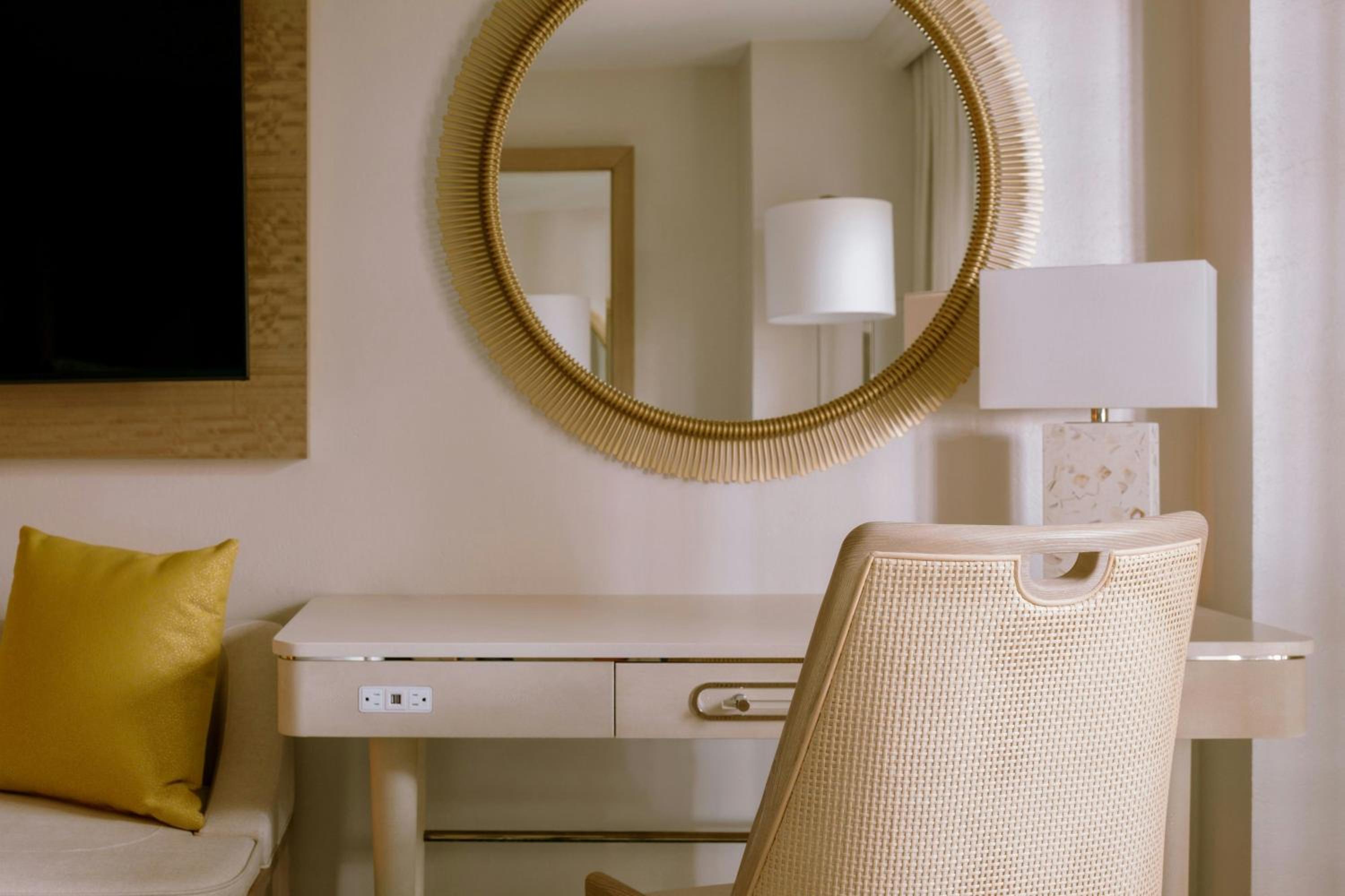 Two Queen Beds with Water Park View - Gulf Coast Tower/Mobility Accessible with Roll-In Shower