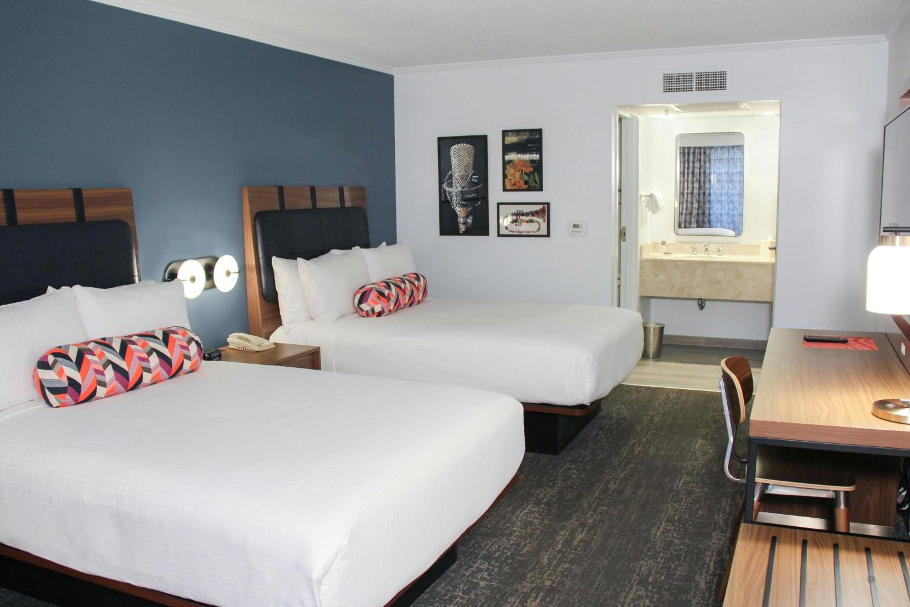Interior Double Room with Tub - Mobility/Hearing Accessible - Photo 1