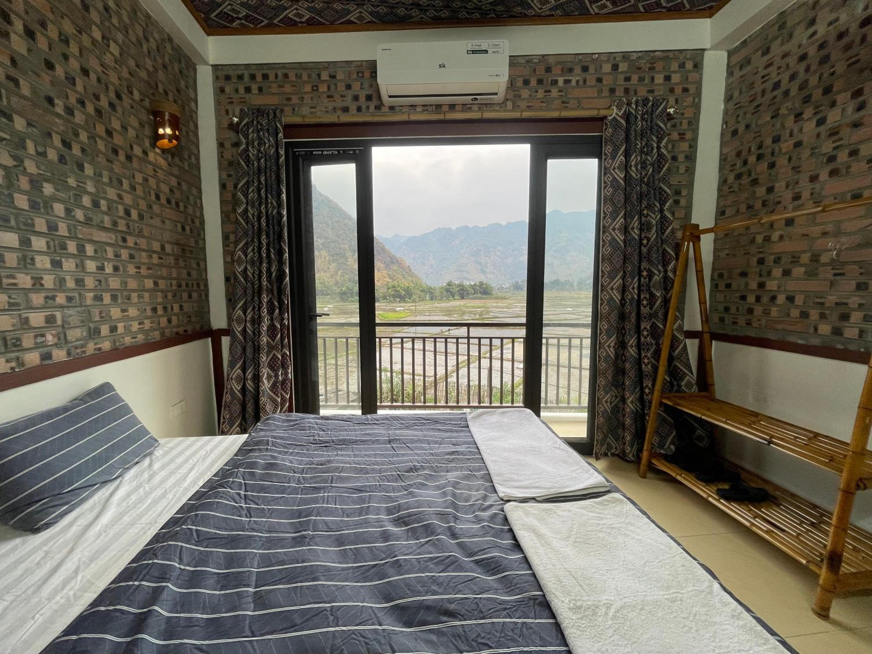 King Room with Balcony - Photo 1