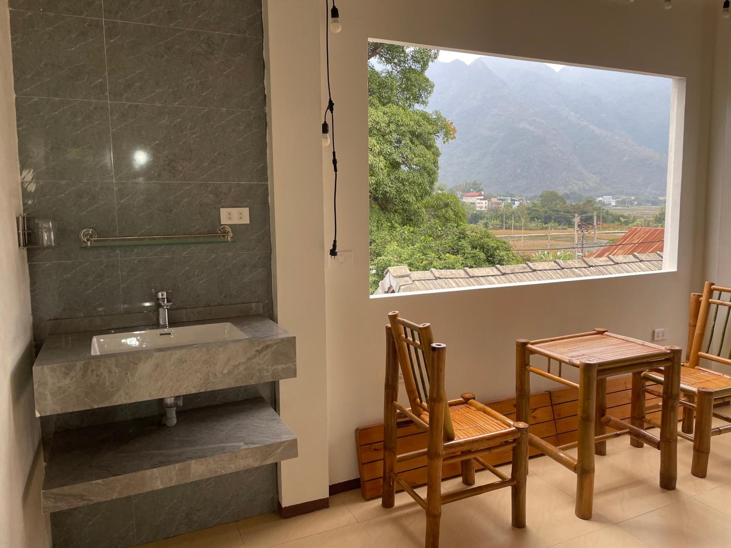 King Room with Balcony - Photo 3