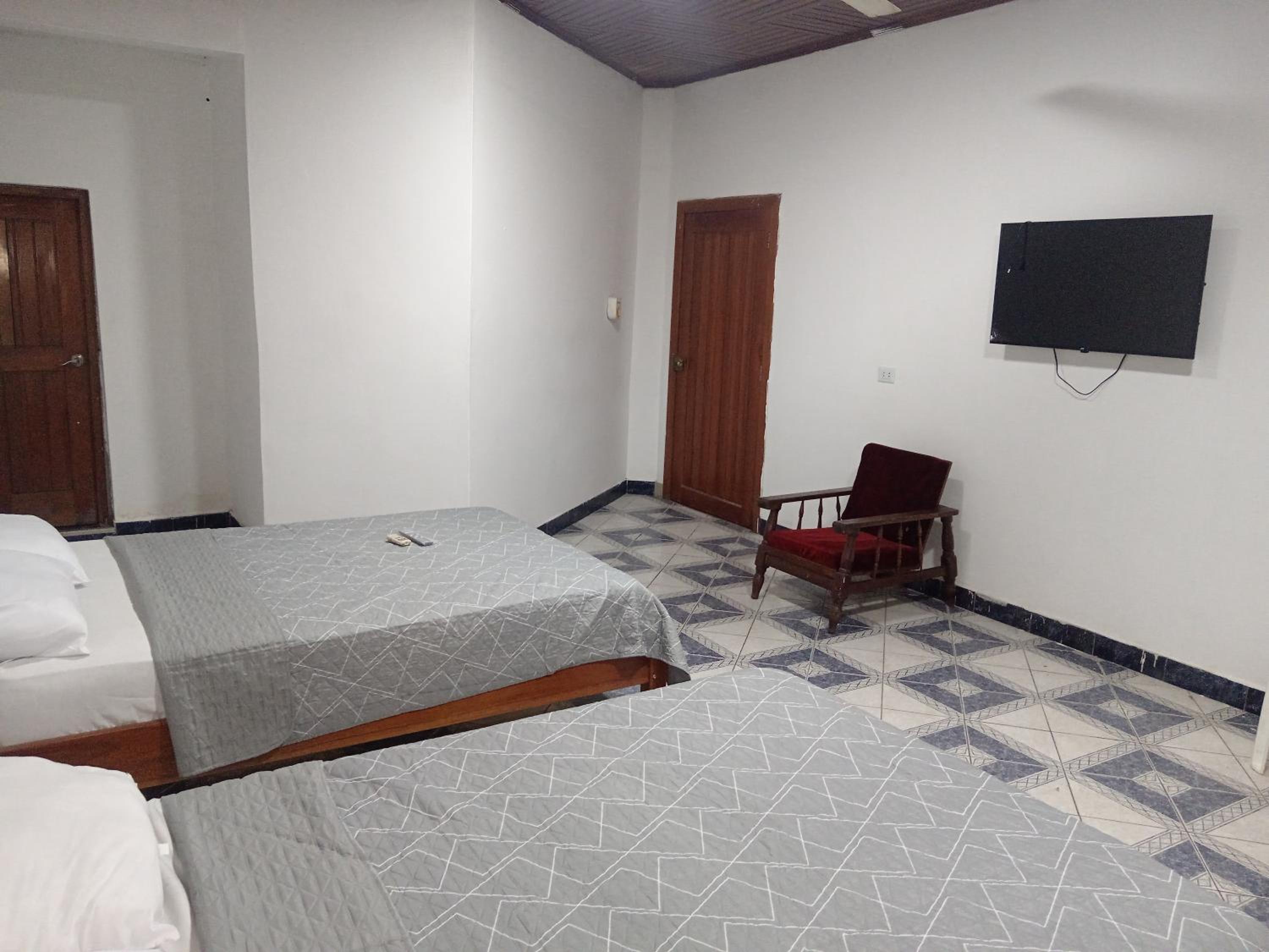 Twin Room with Private Bathroom photo 2