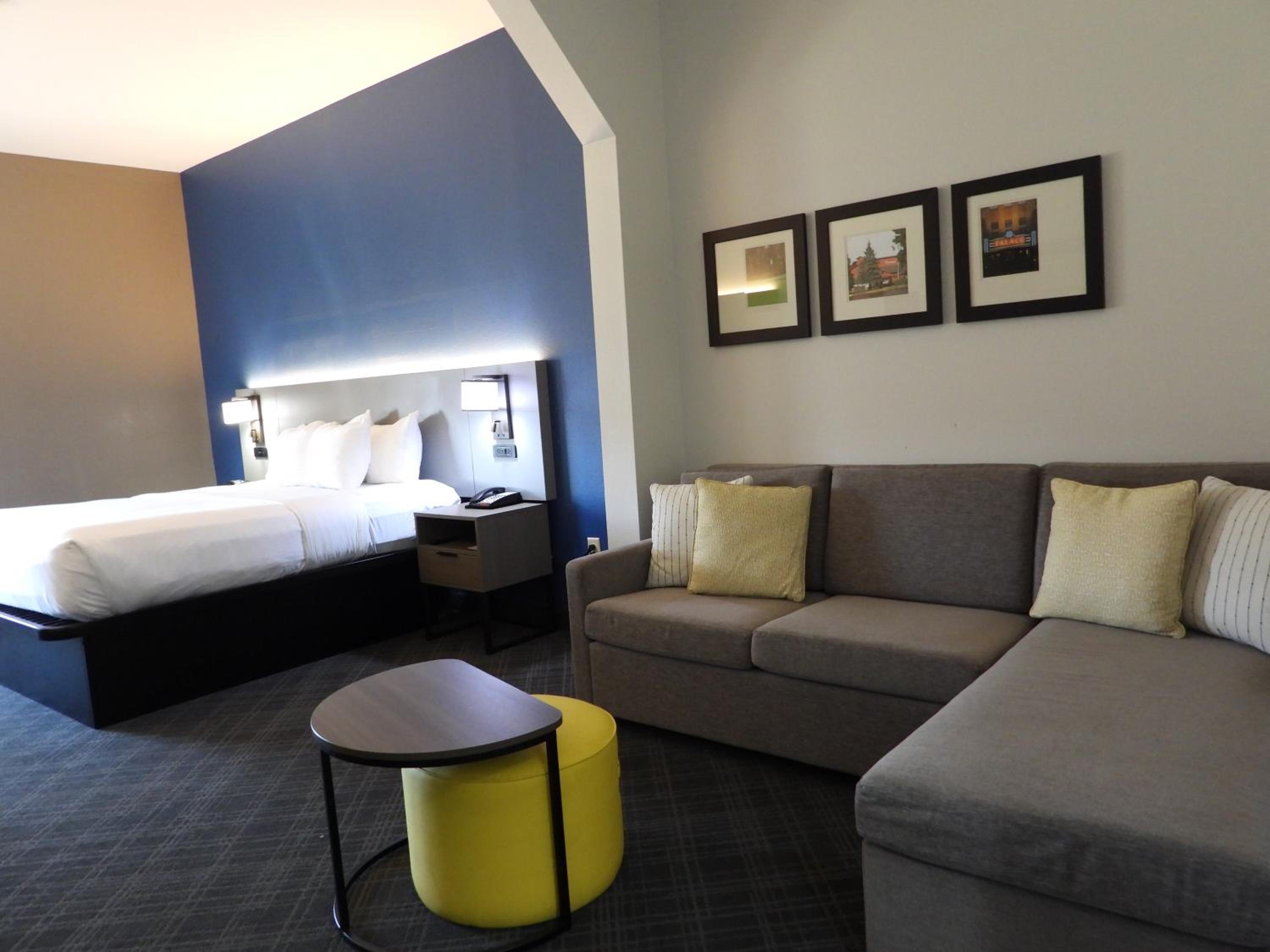King Suite - Accessible/Non-Smoking - Photo 7