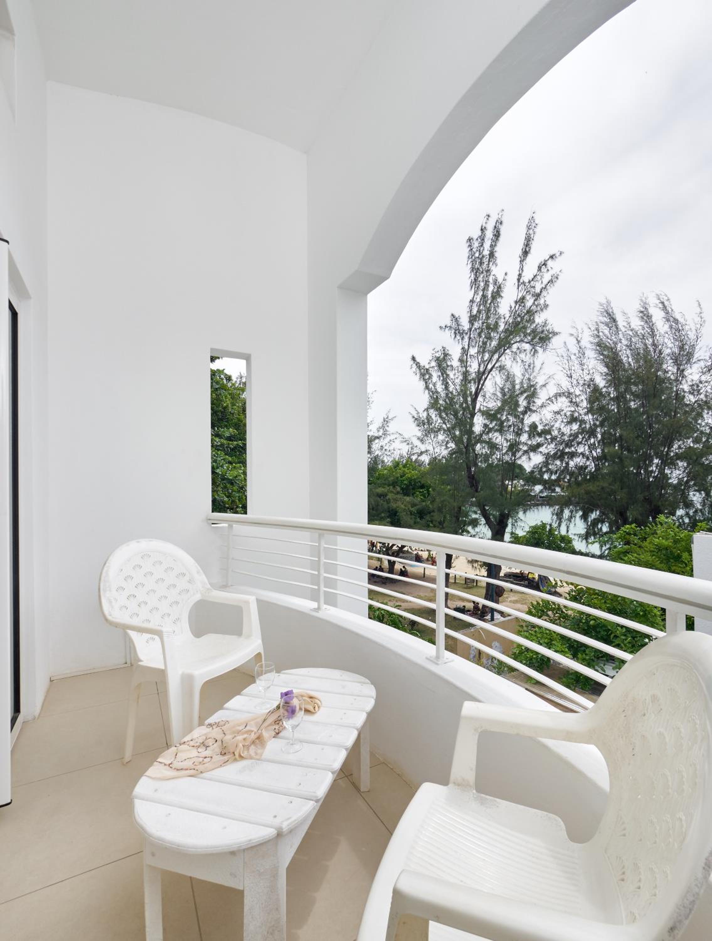 One-Bedroom Loft with Partial Sea and Garden View photo 3