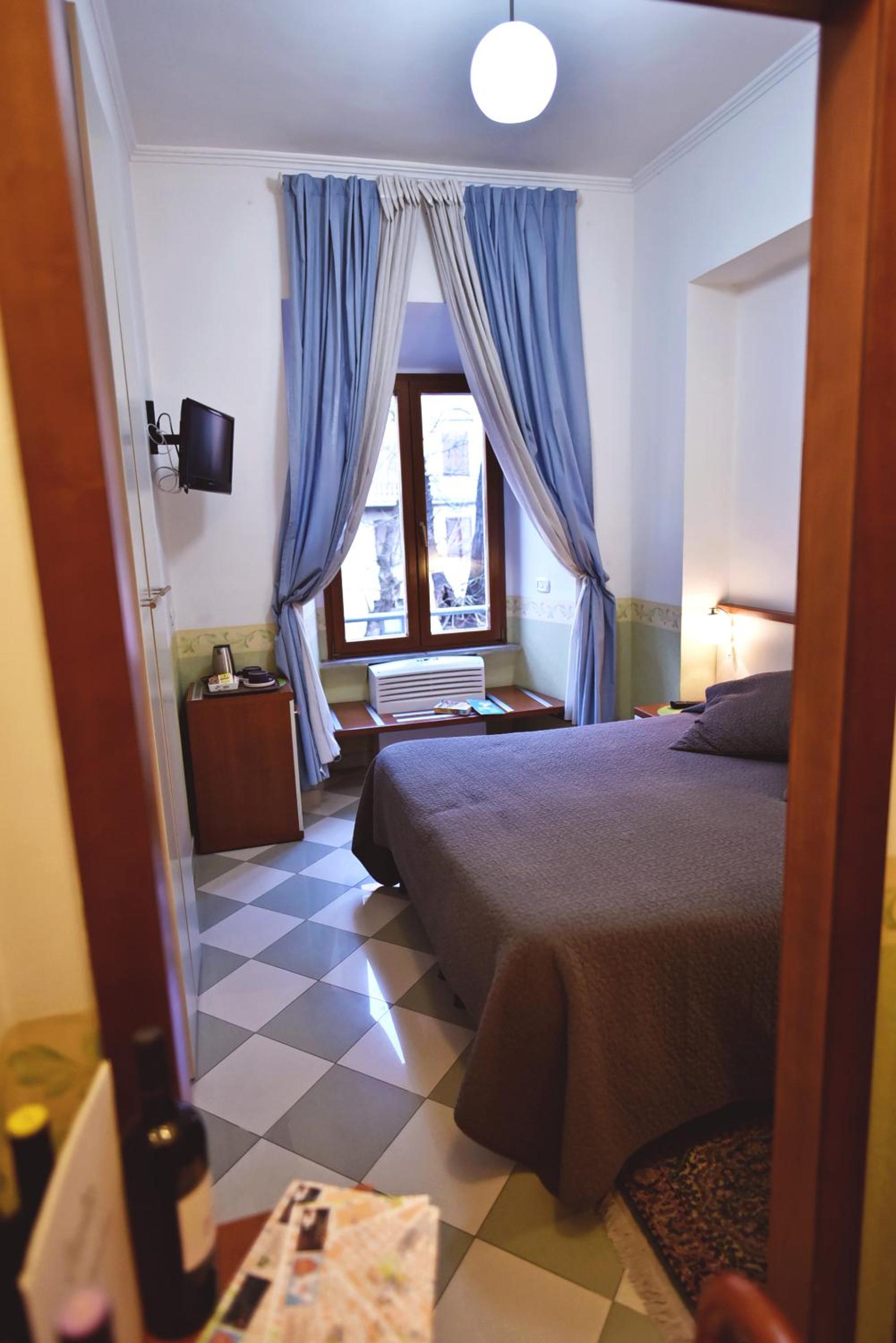 Double Room with Private Bathroom photo 1