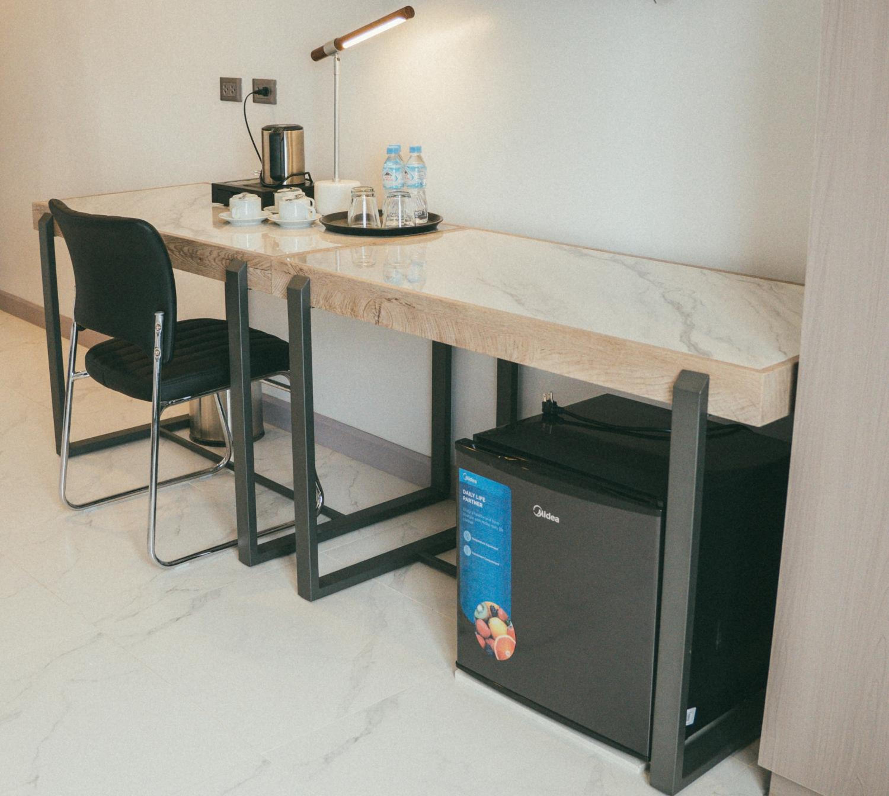 Premium Executive Suite - Photo 2