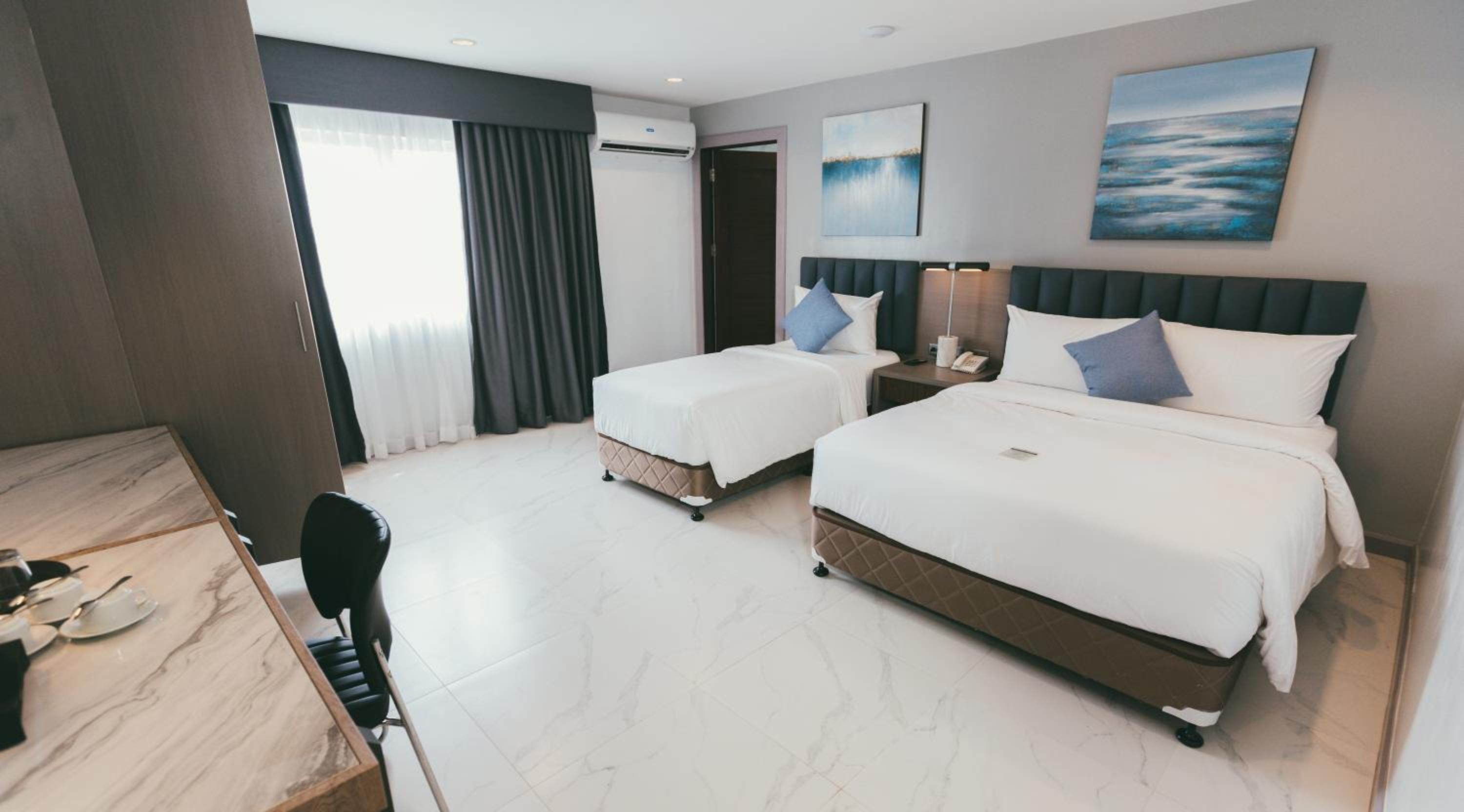 Premium Executive Suite - Photo 3