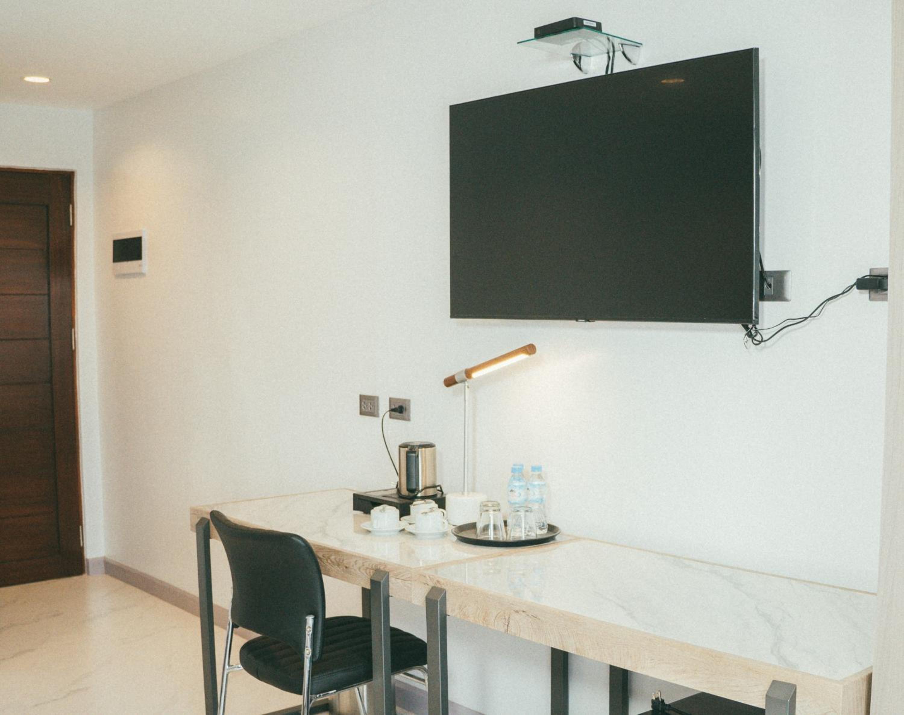 Premium Executive Suite - Photo 4