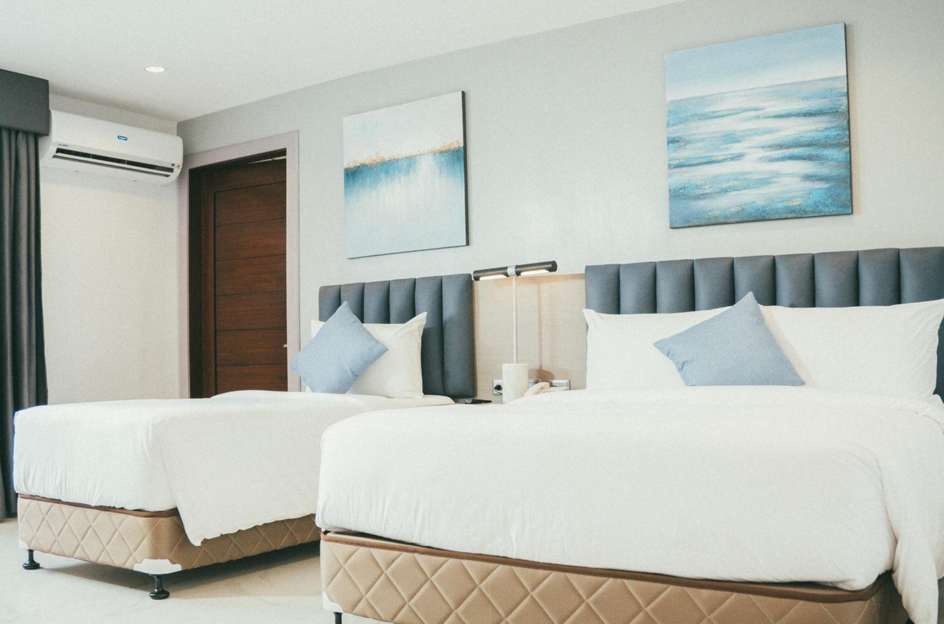 Premium Executive Suite - Photo 8