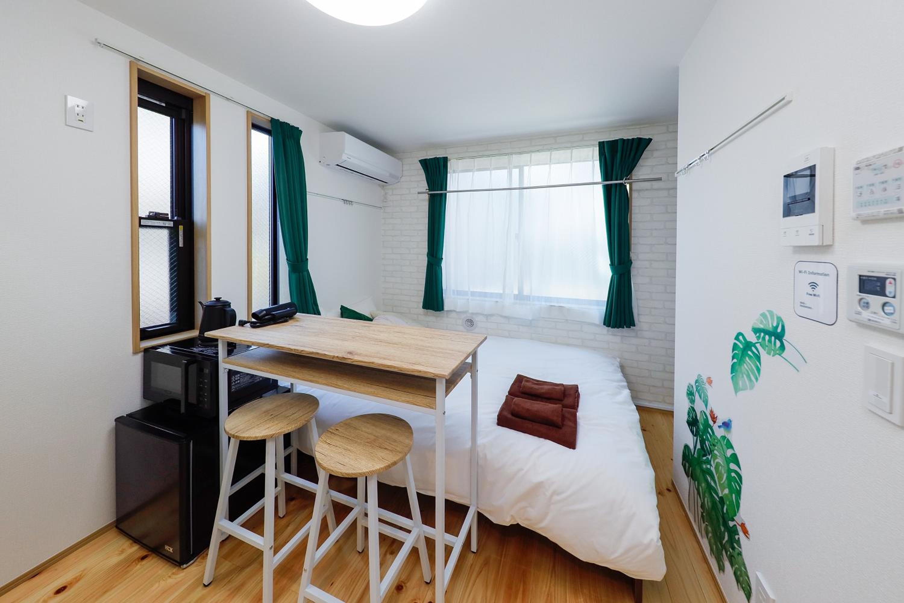One-Bedroom Apartment photo 1