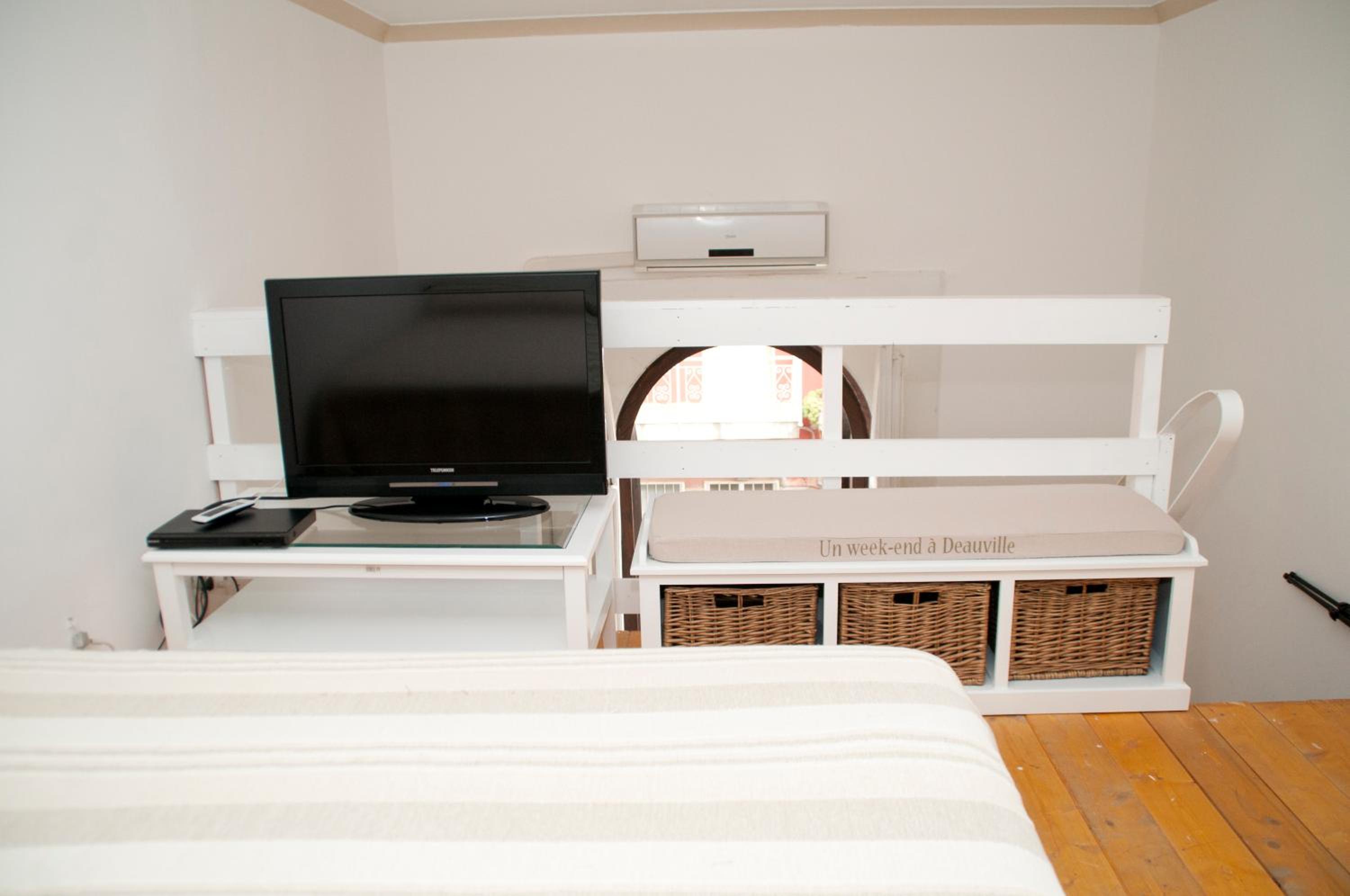 Studio Apartment photo 3