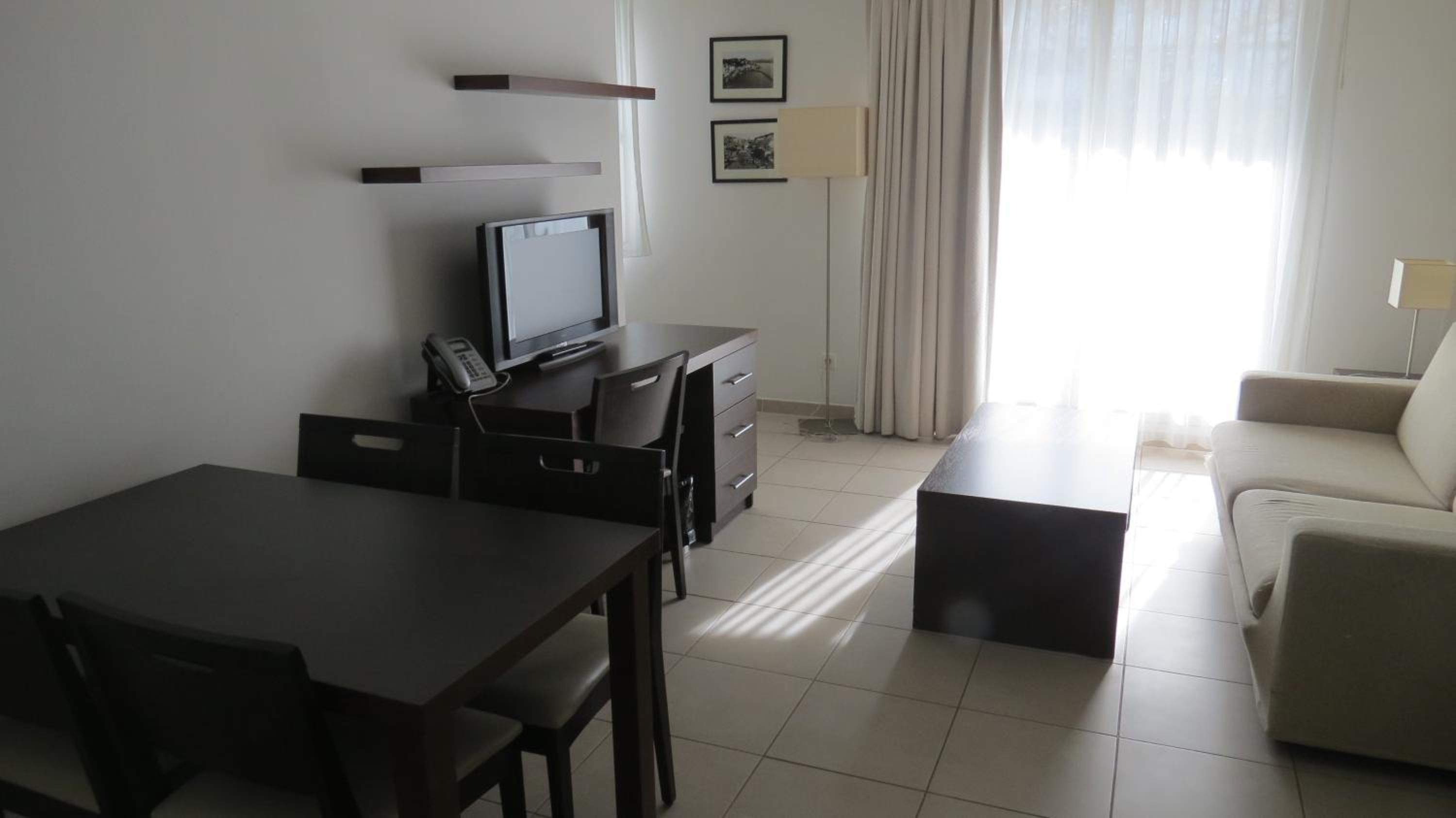 Superior One-Bedroom Apartment (3 Adults) - Photo 6