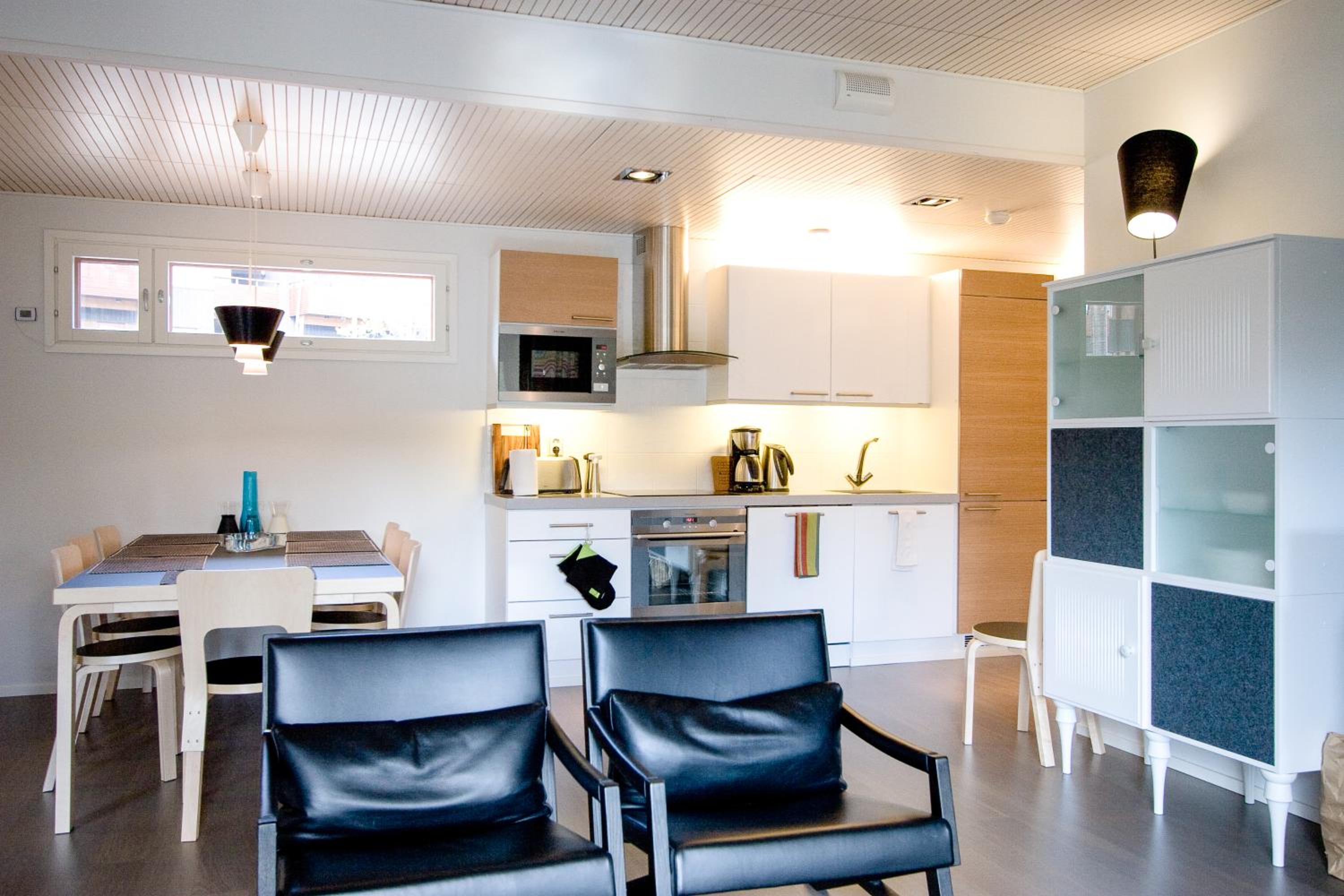 Three-Bedroom Apartment with Sauna - No pets photo 2