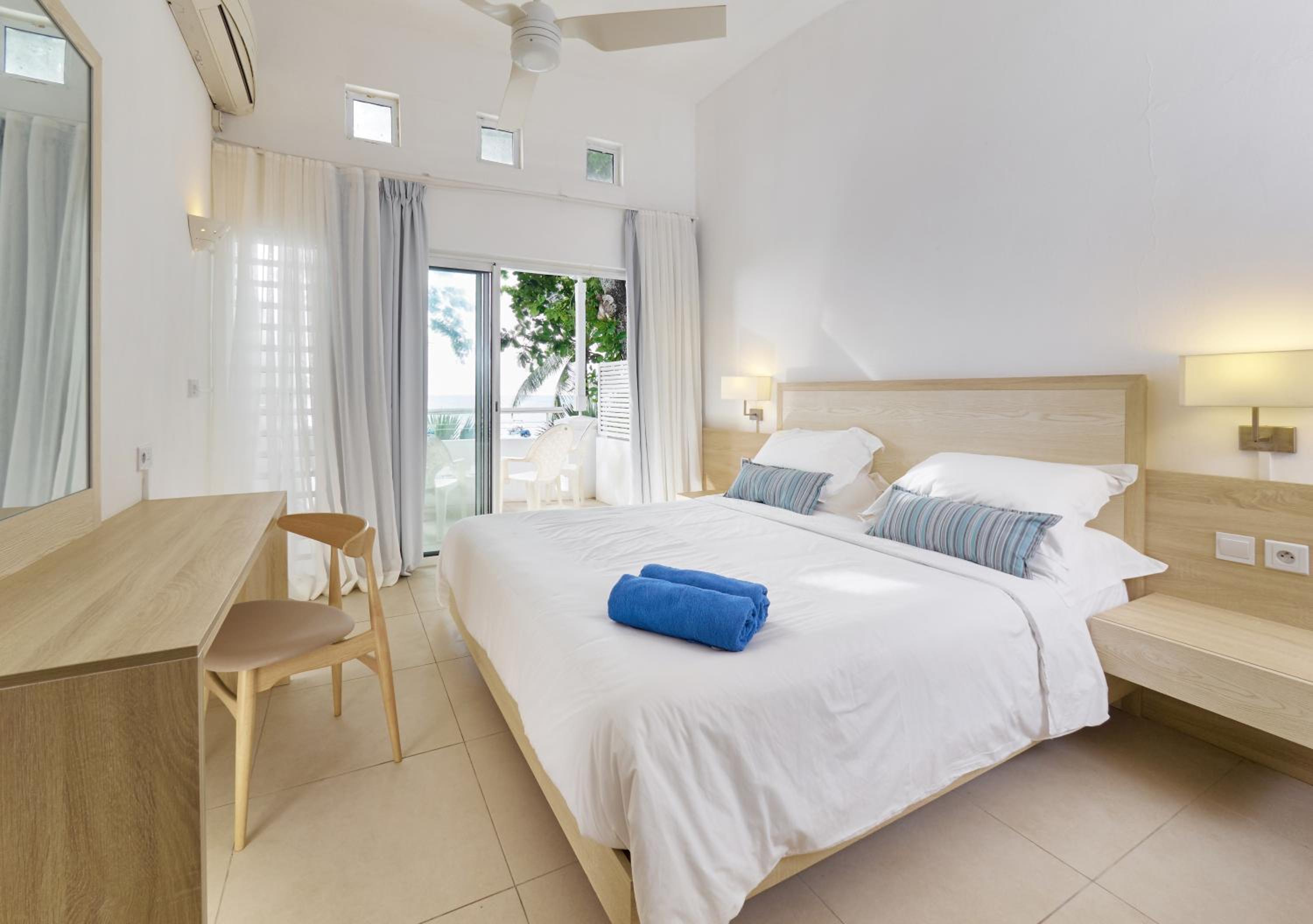 Two-Bedroom Apartment with Sea View (4 Adults)