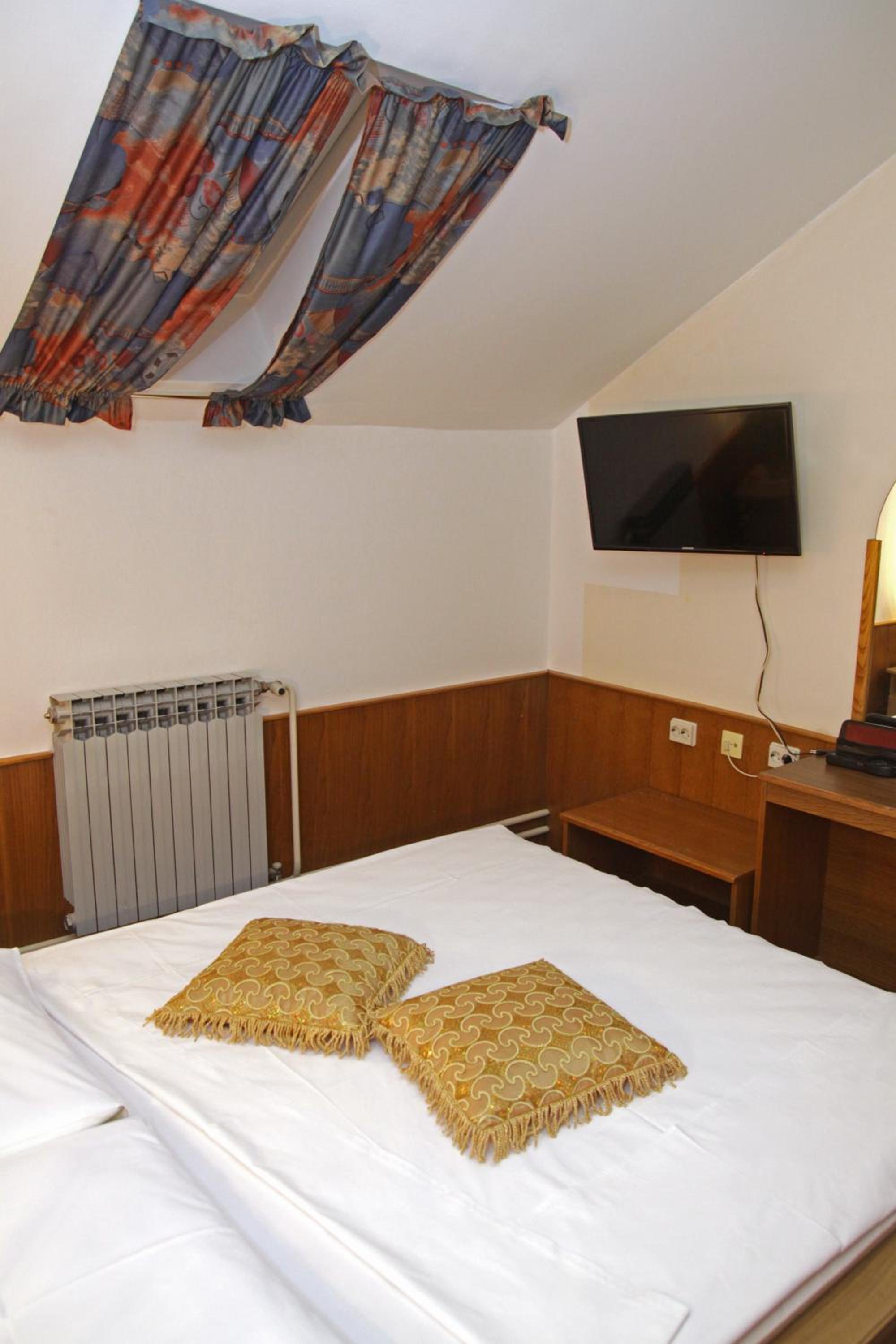 One-Bedroom Suite photo 3