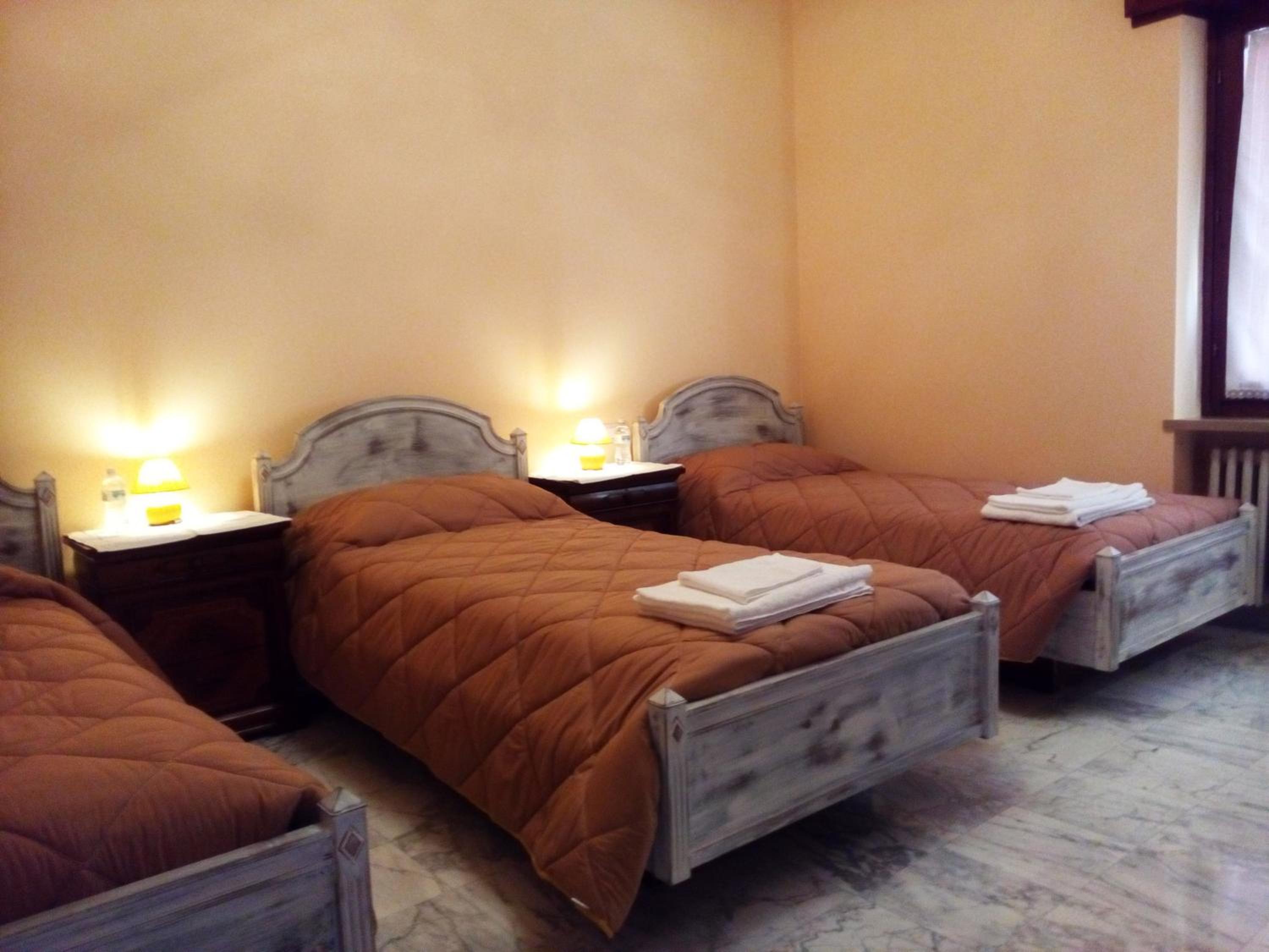 Triple Room with Private Bathroom - Photo 3