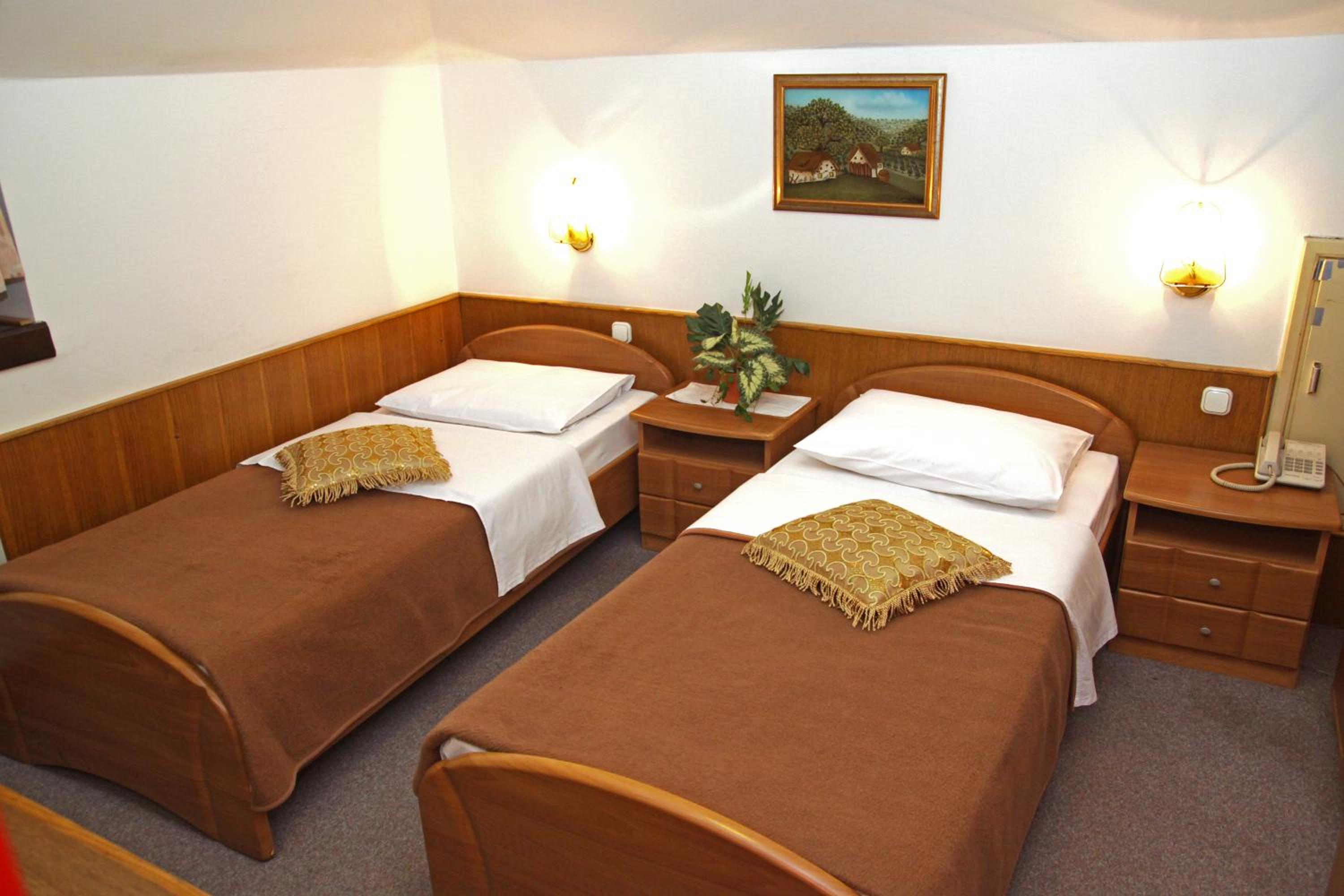 Standard Twin Room photo 2