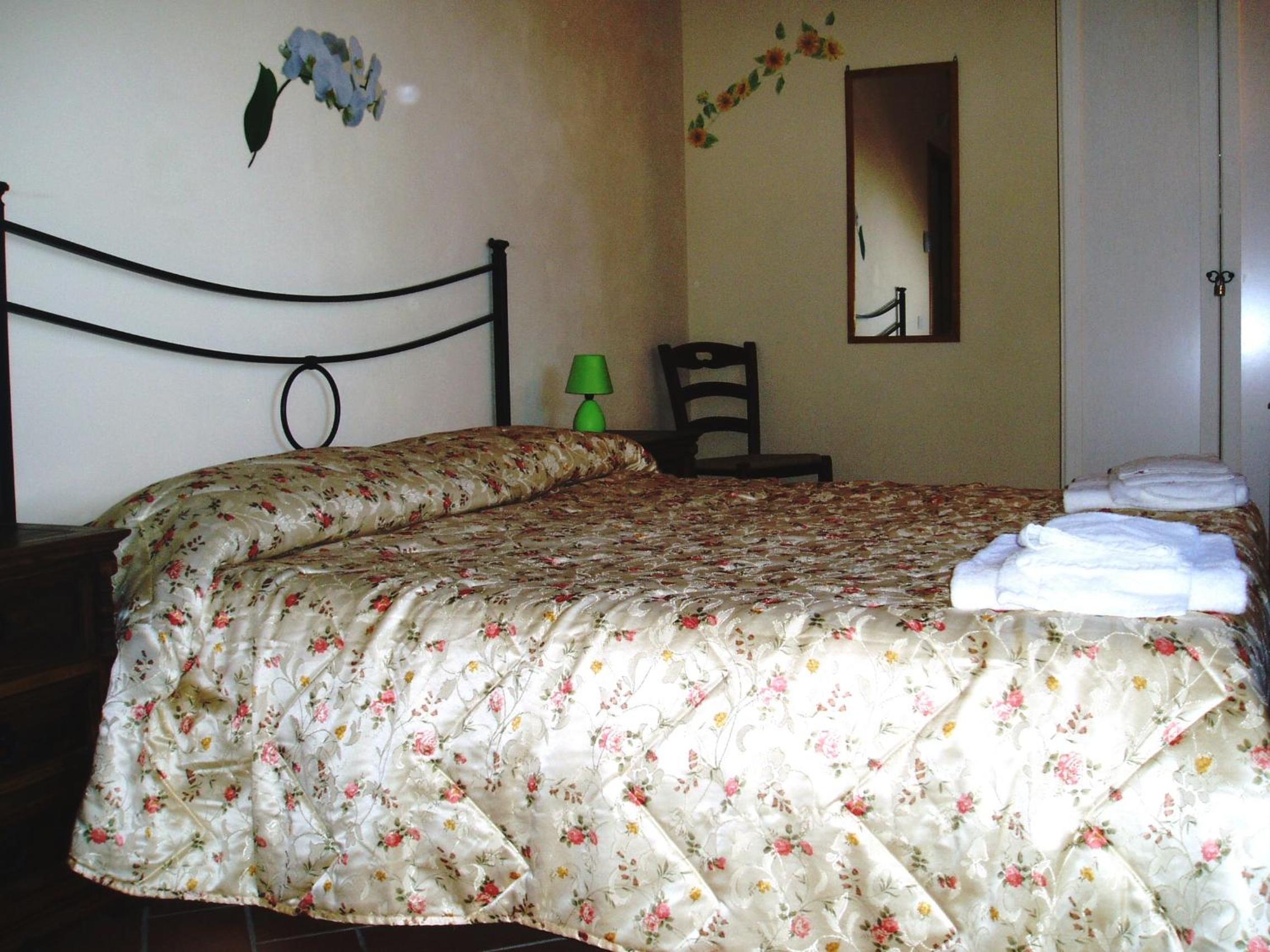 Two-Bedroom House - Photo 5