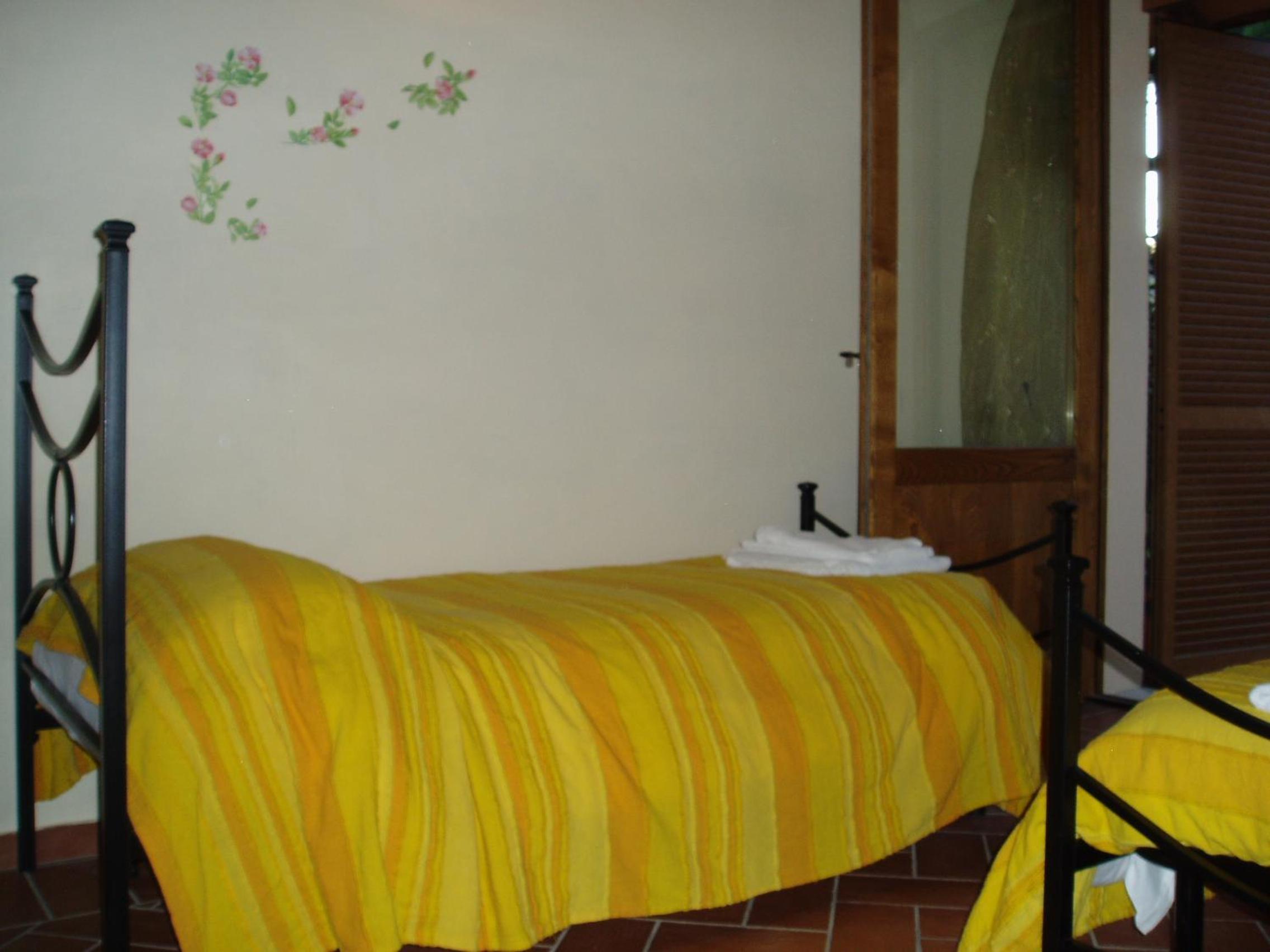 Two-Bedroom House - Photo 11