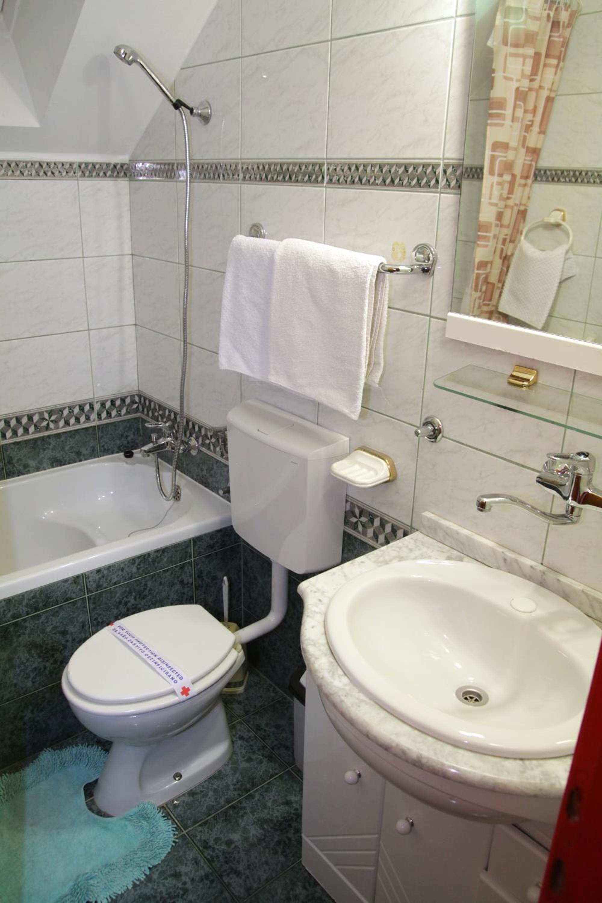 Standard Twin Room photo 3