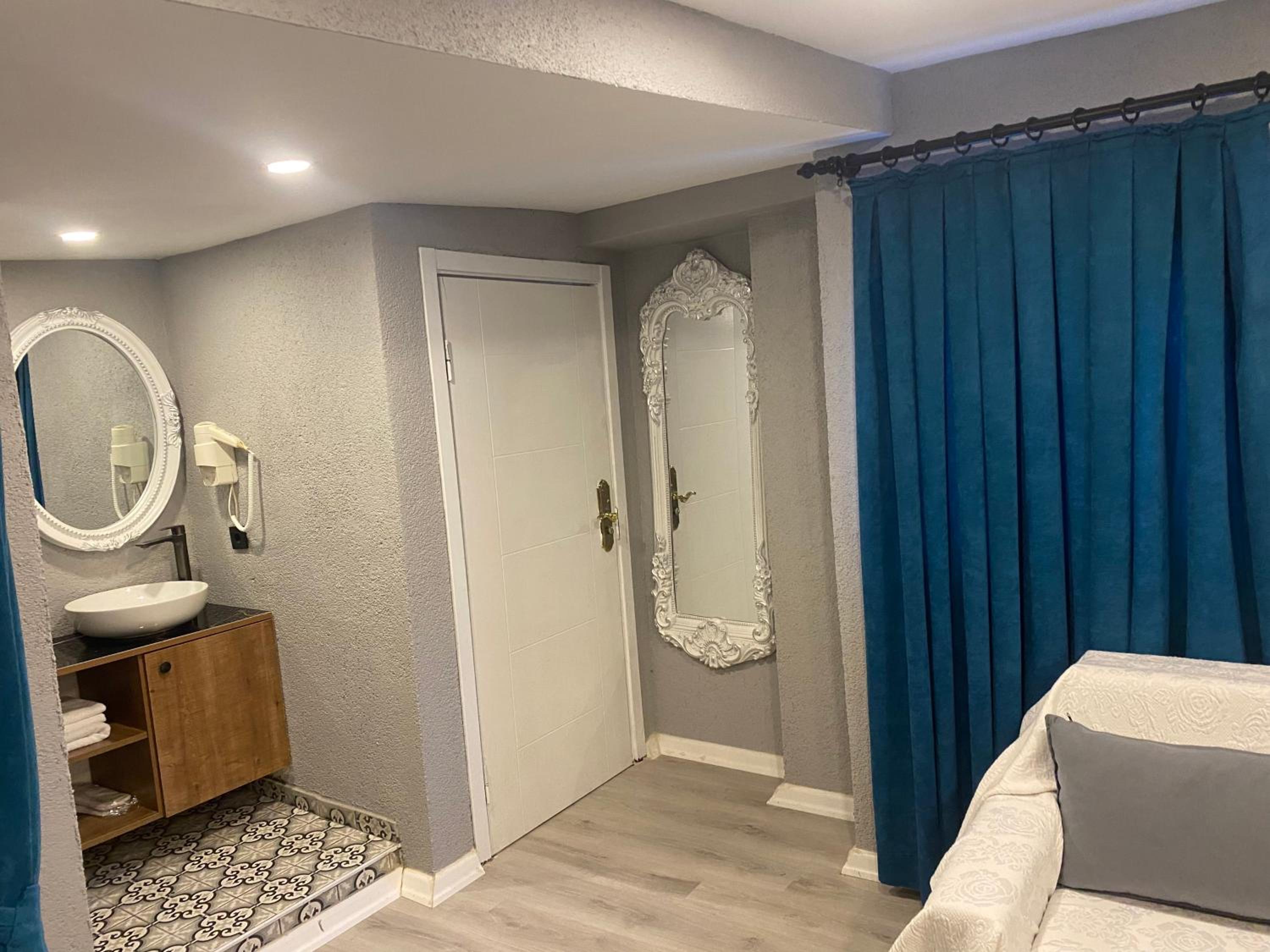 Junior Suite with Balcony photo 2