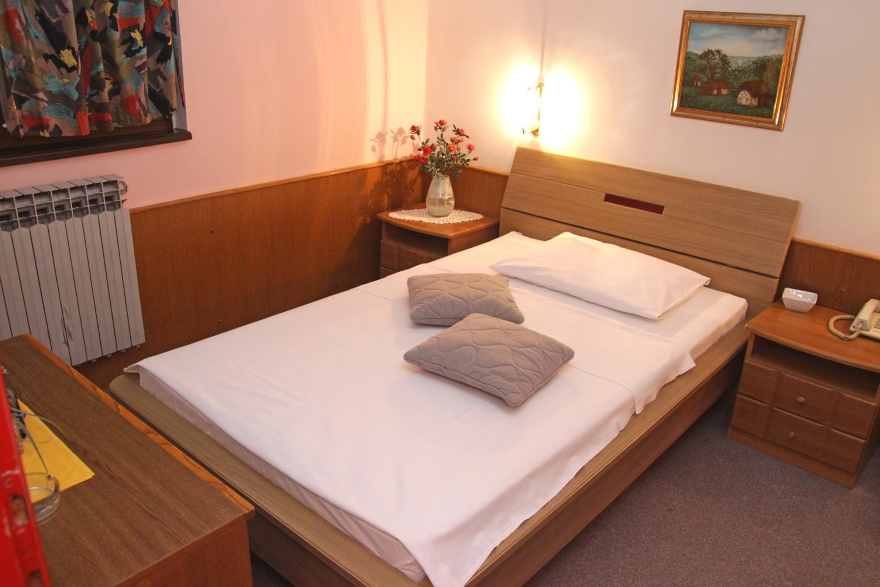Single Room with Bathroom photo 1