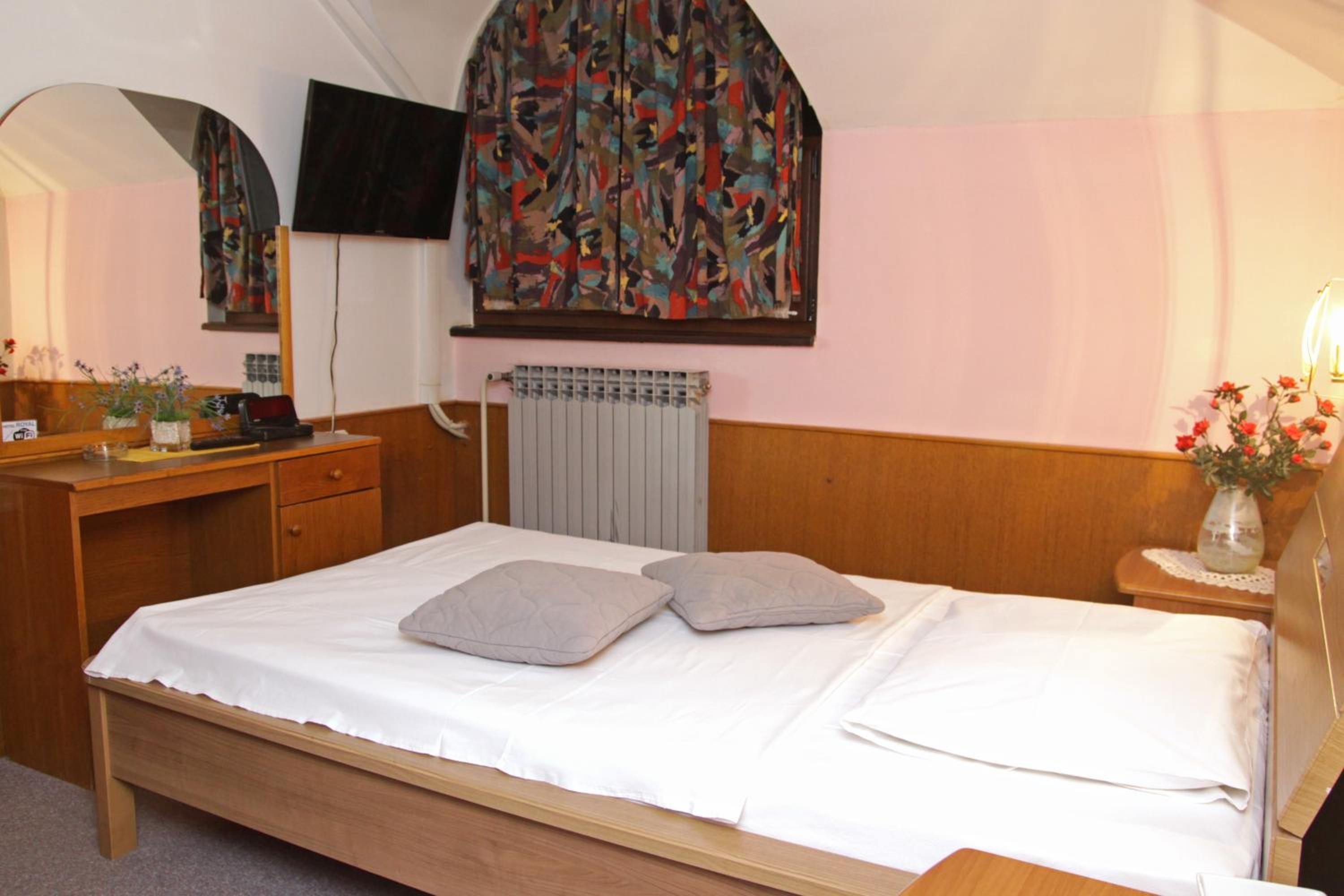 Single Room with Bathroom photo 3