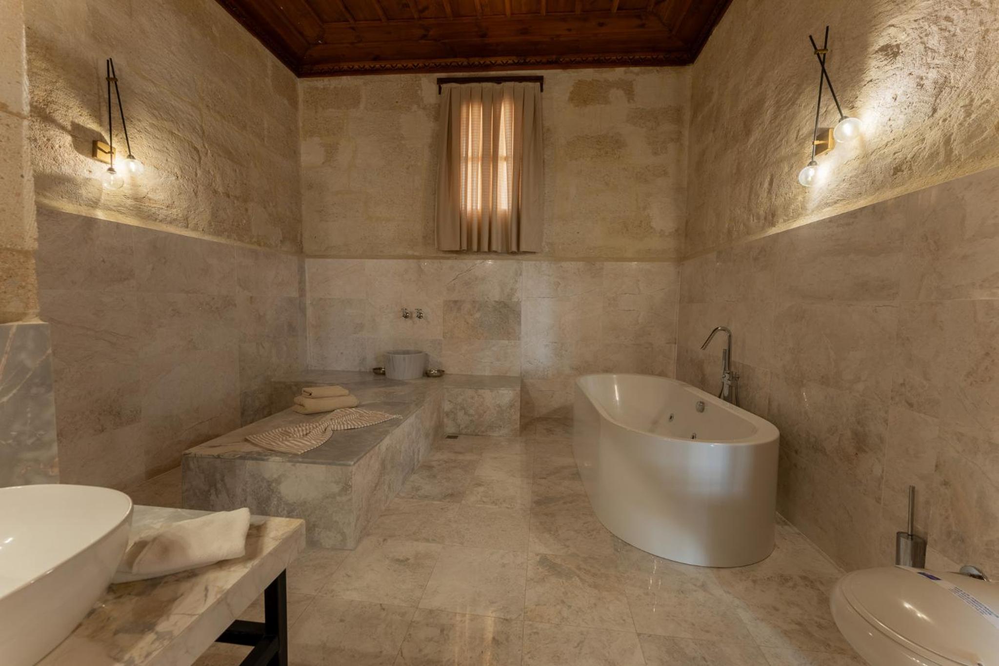 Legacy Suite - Photo 10