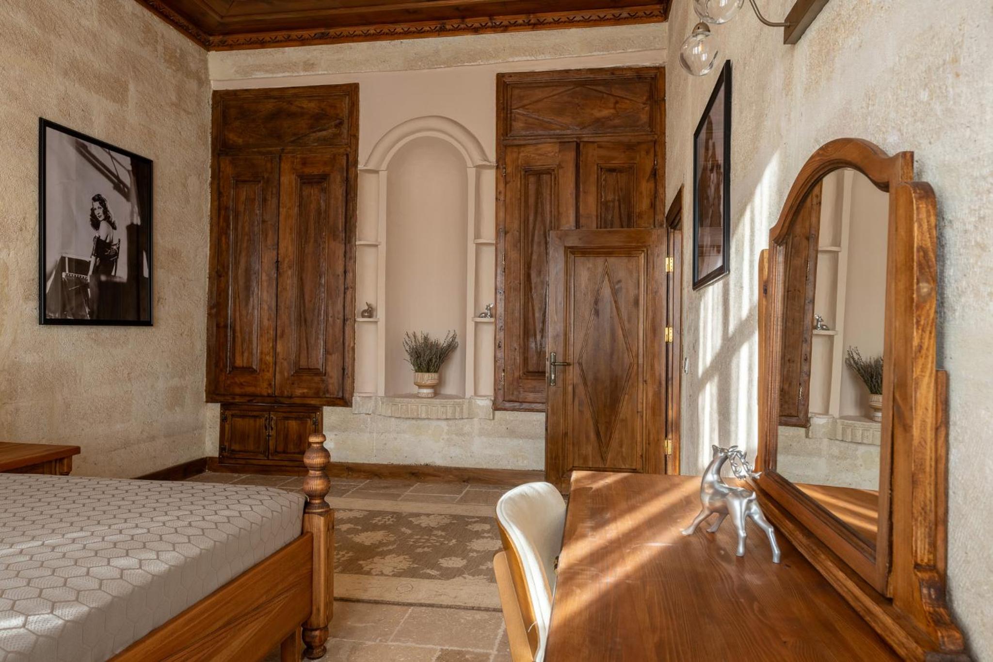 Legacy Suite - Photo 8