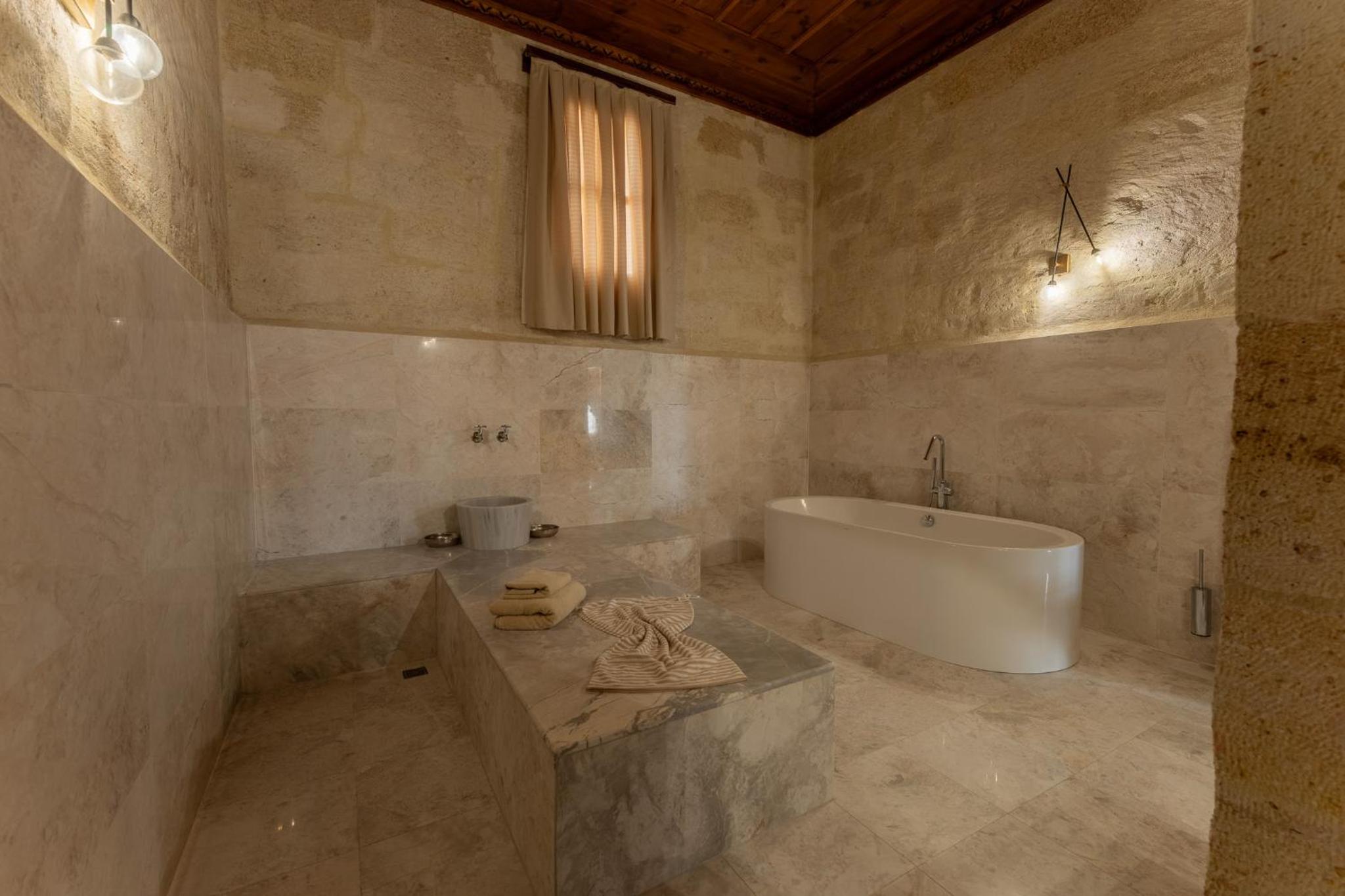 Legacy Suite - Photo 11