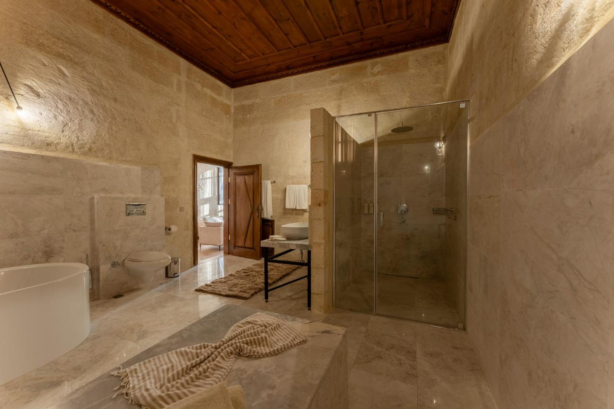 Legacy Suite - Photo 3