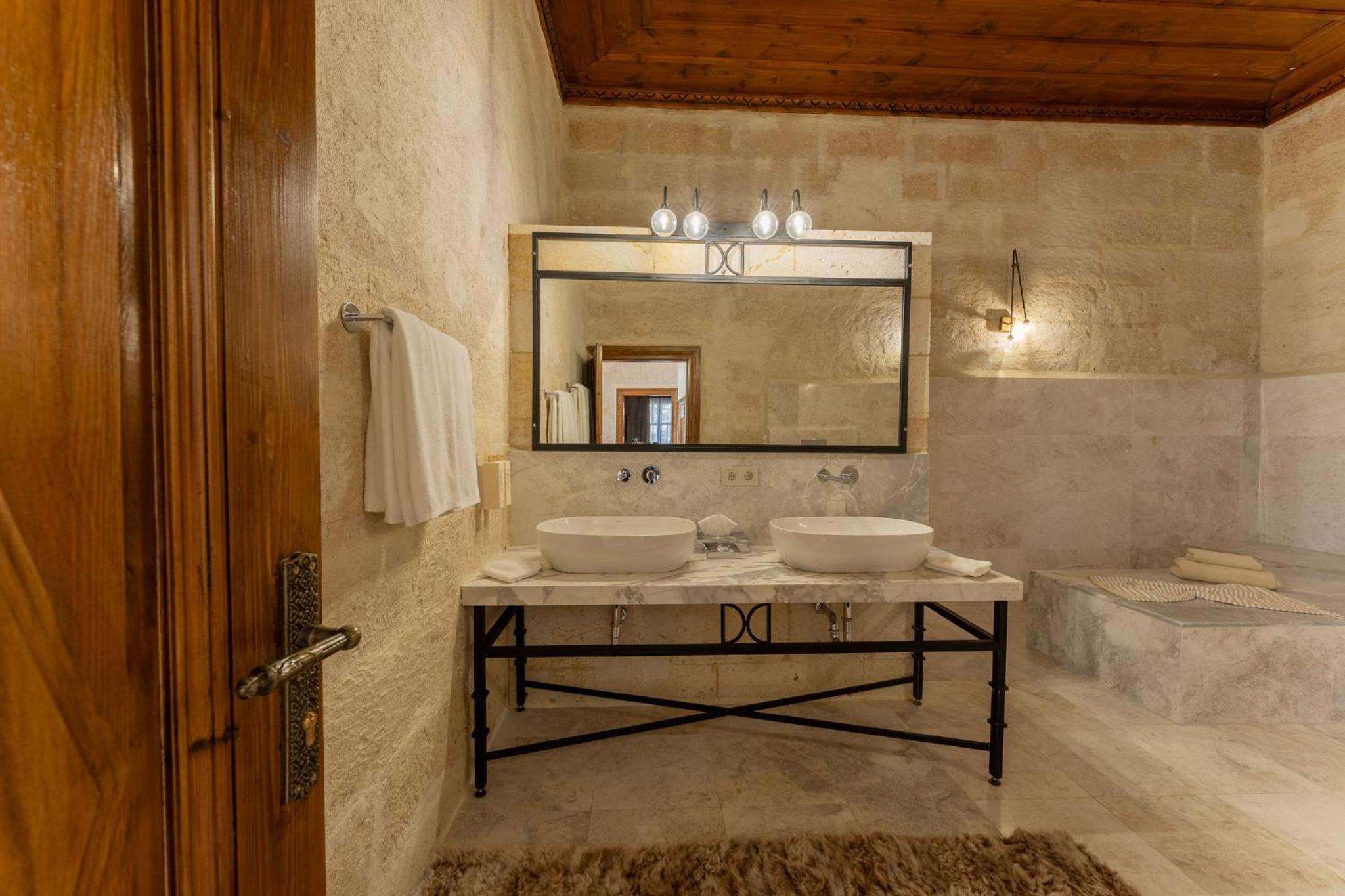 Legacy Suite - Photo 13