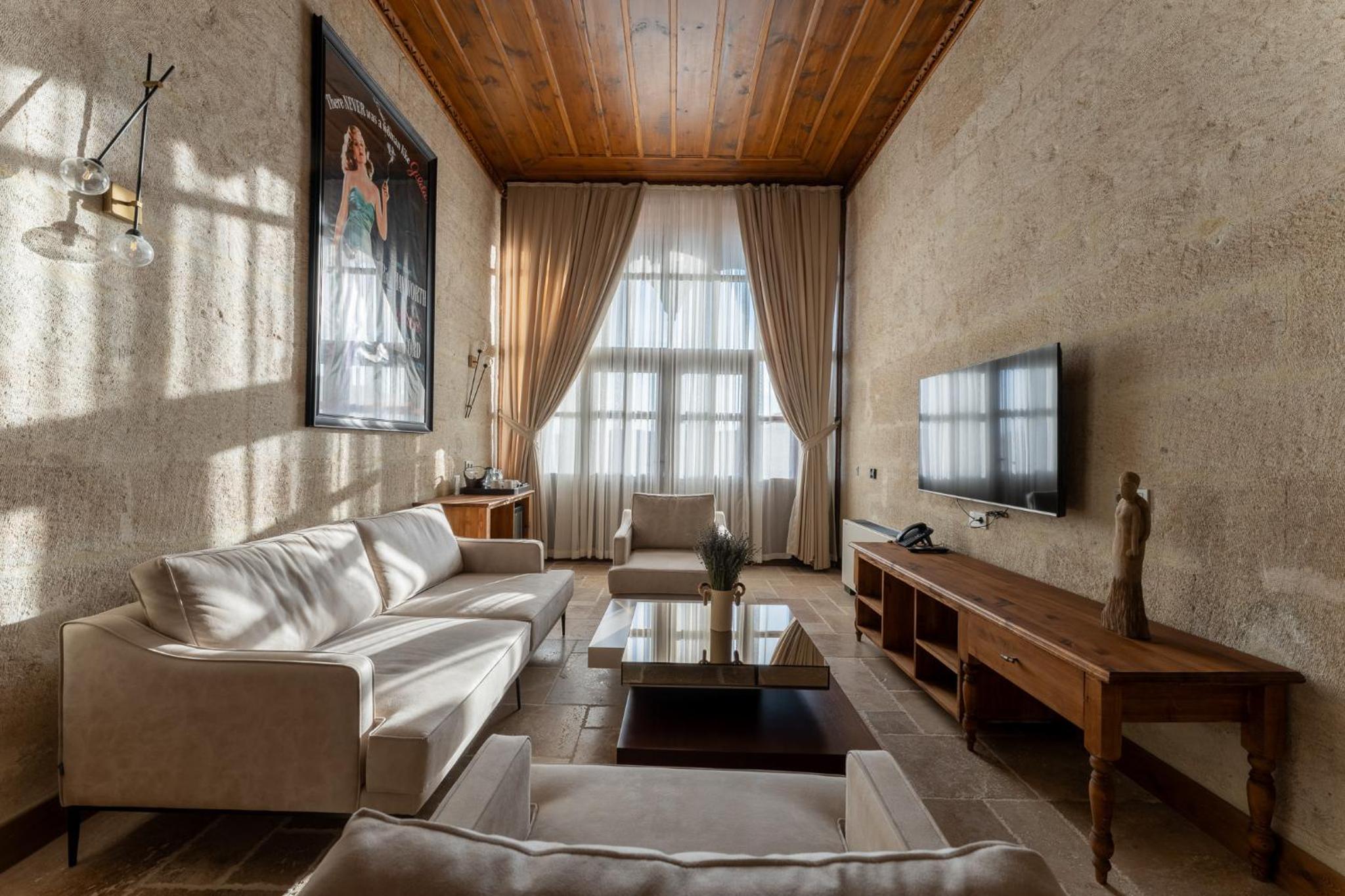 Legacy Suite - Photo 12