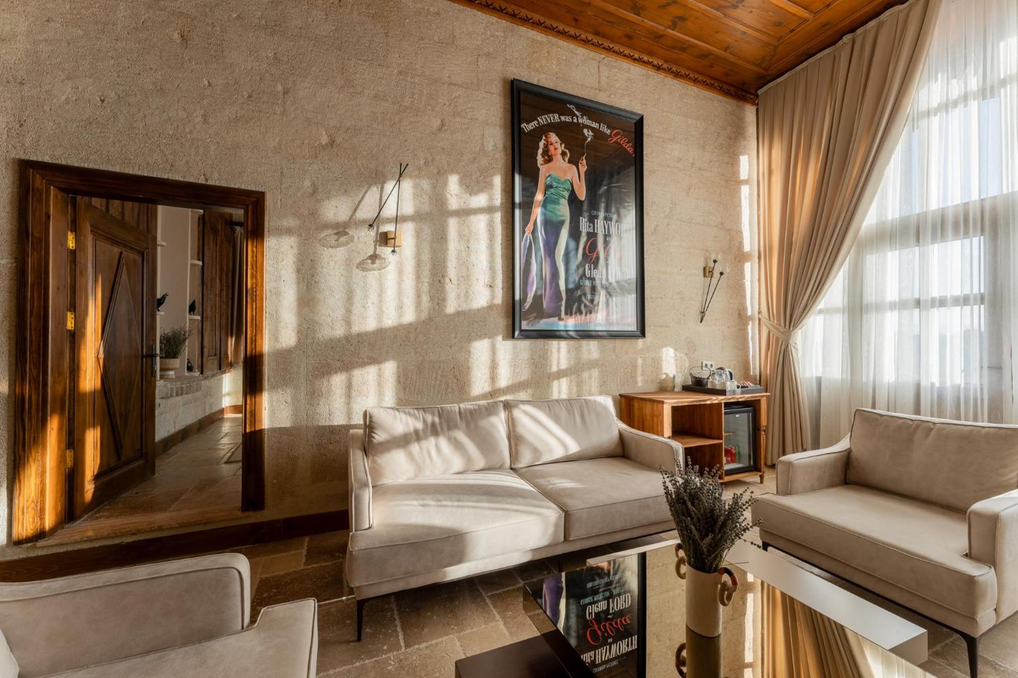 Legacy Suite - Photo 2