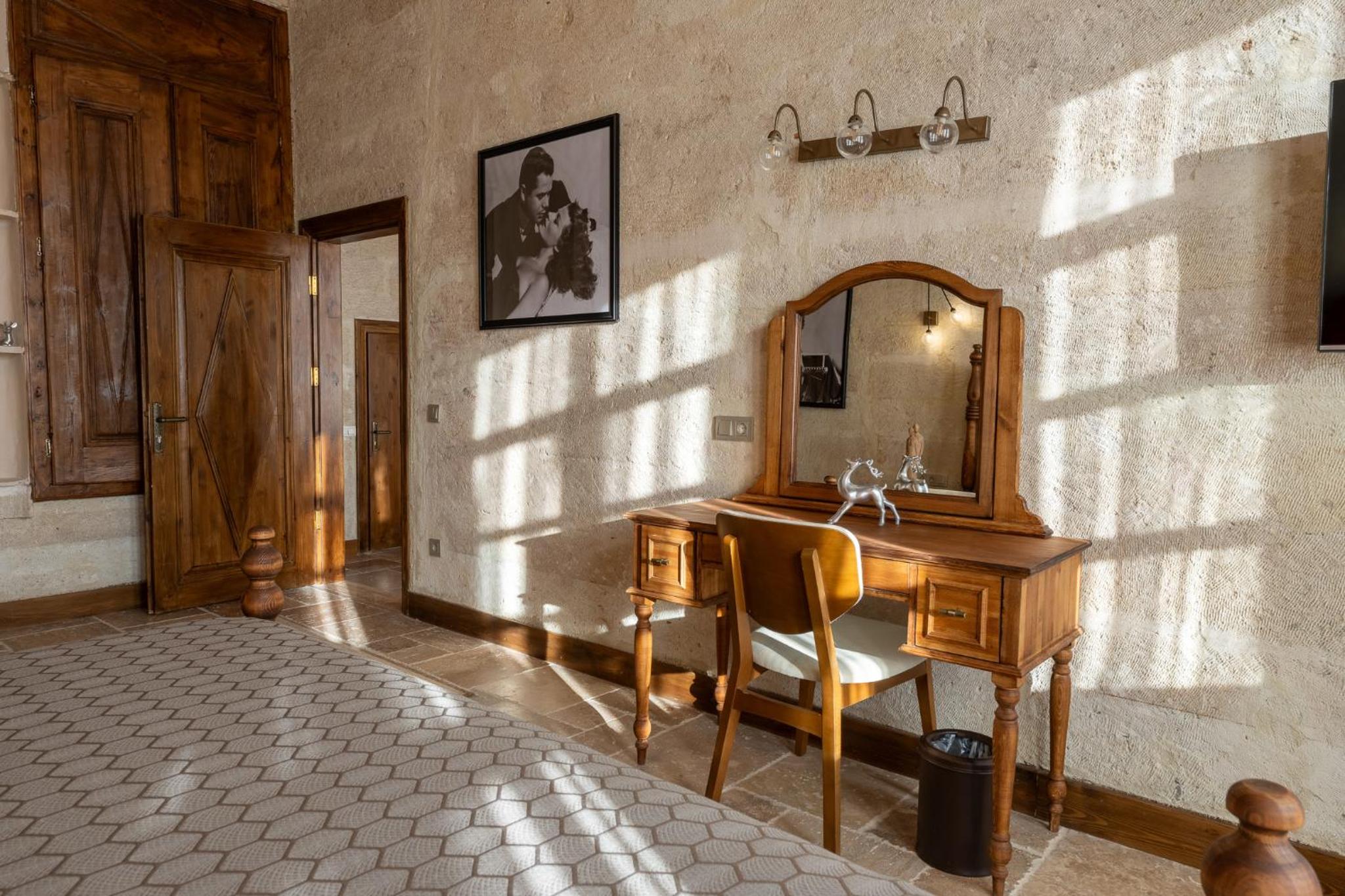 Legacy Suite - Photo 17