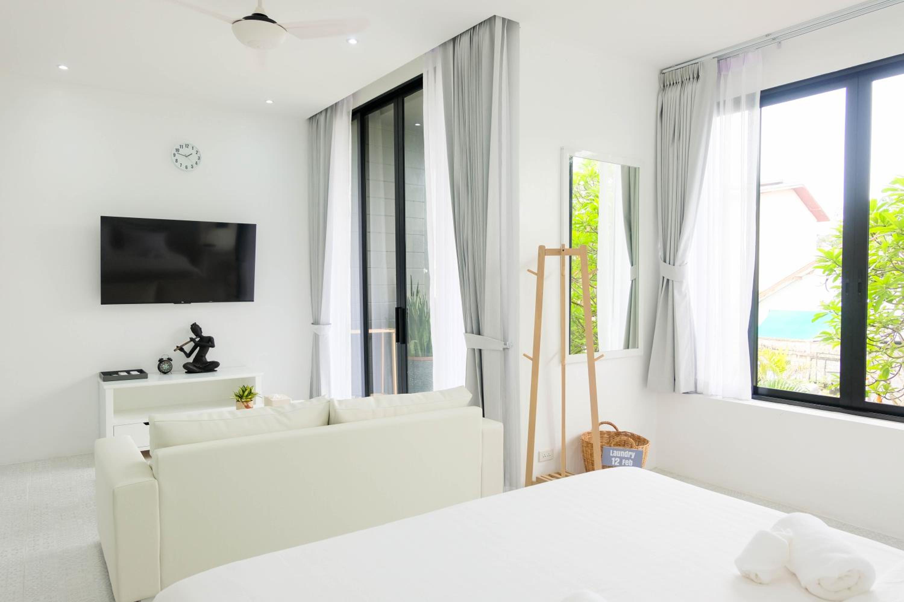 King Suite with Balcony - Photo 1