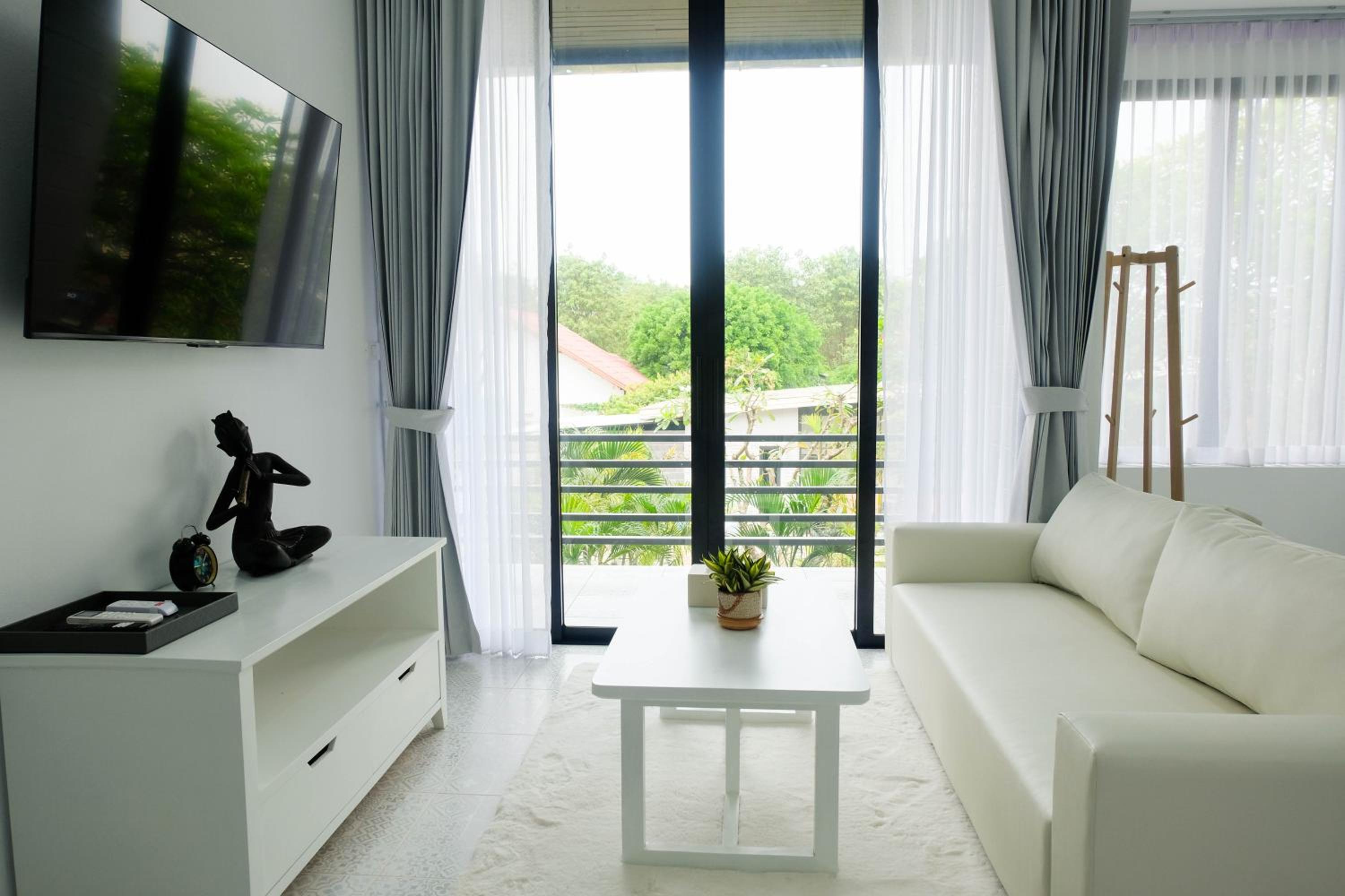 King Suite with Balcony - Photo 8