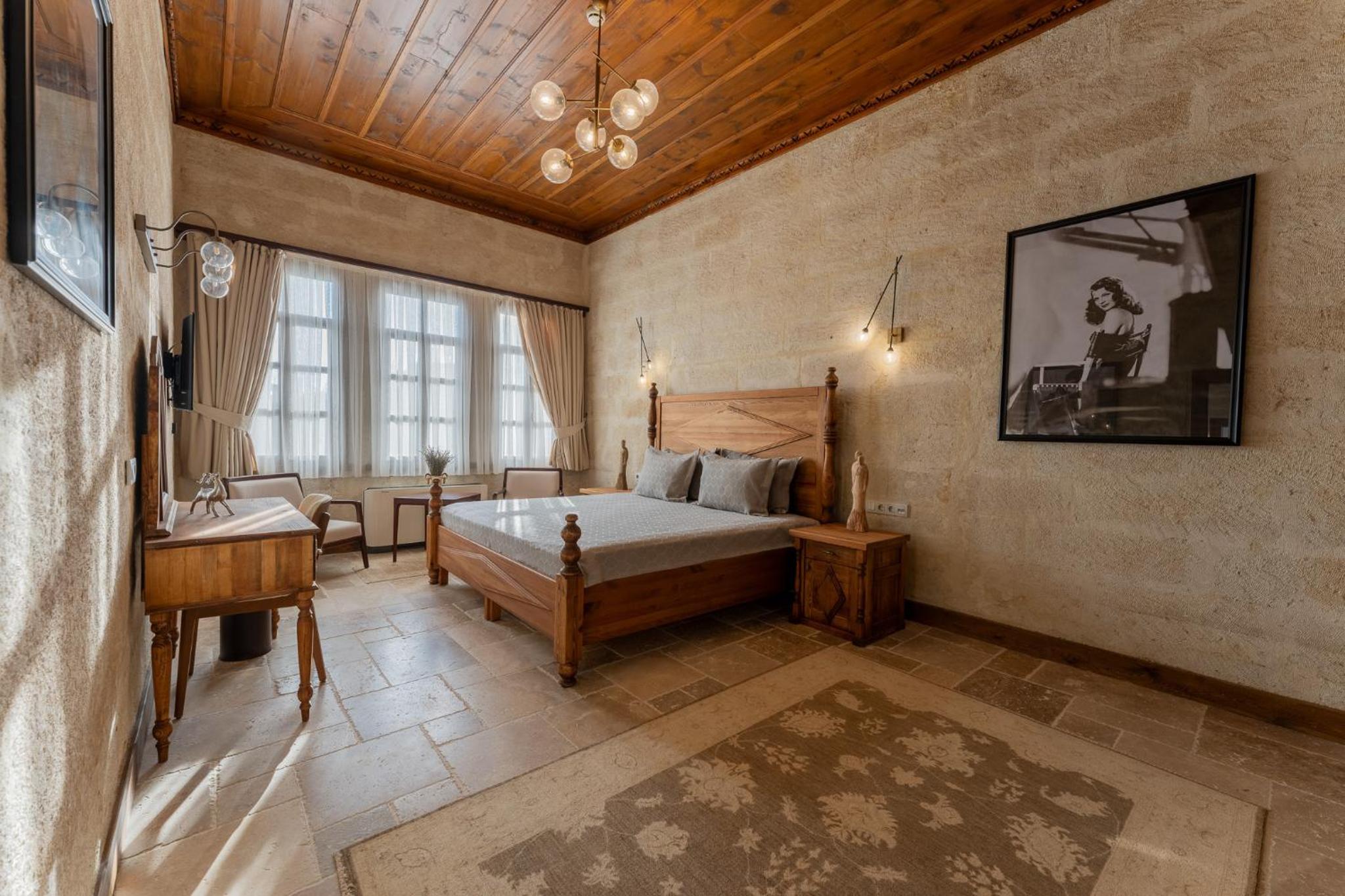 Legacy Suite - Photo 1