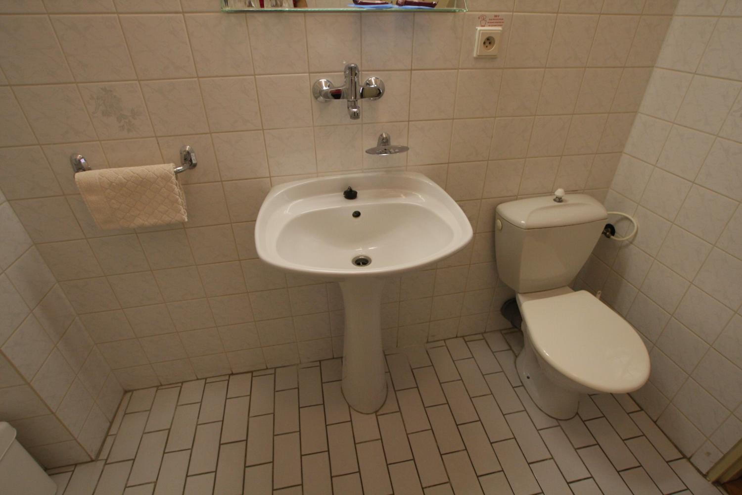 Double or Twin Room - Photo 6