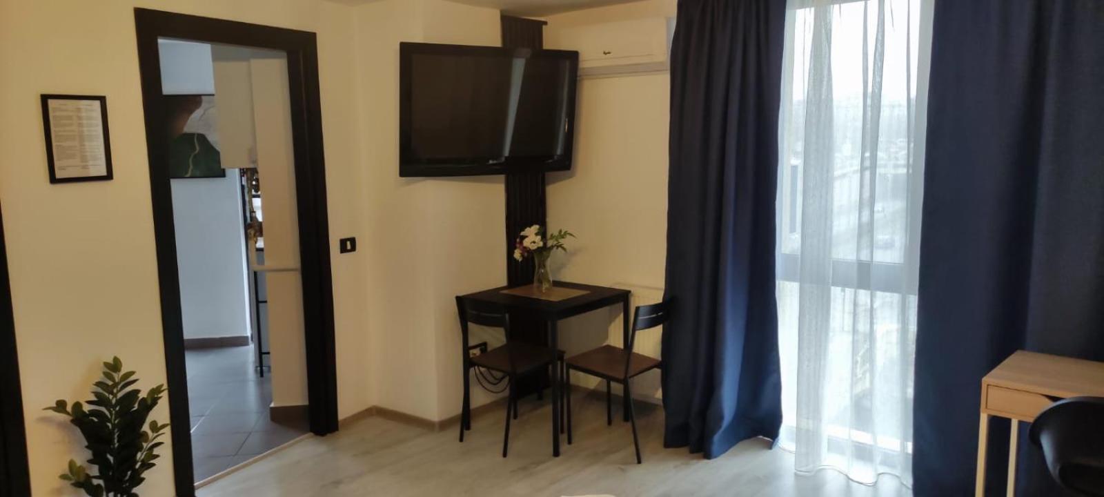One-Bedroom Deluxe Apartment - Photo 13