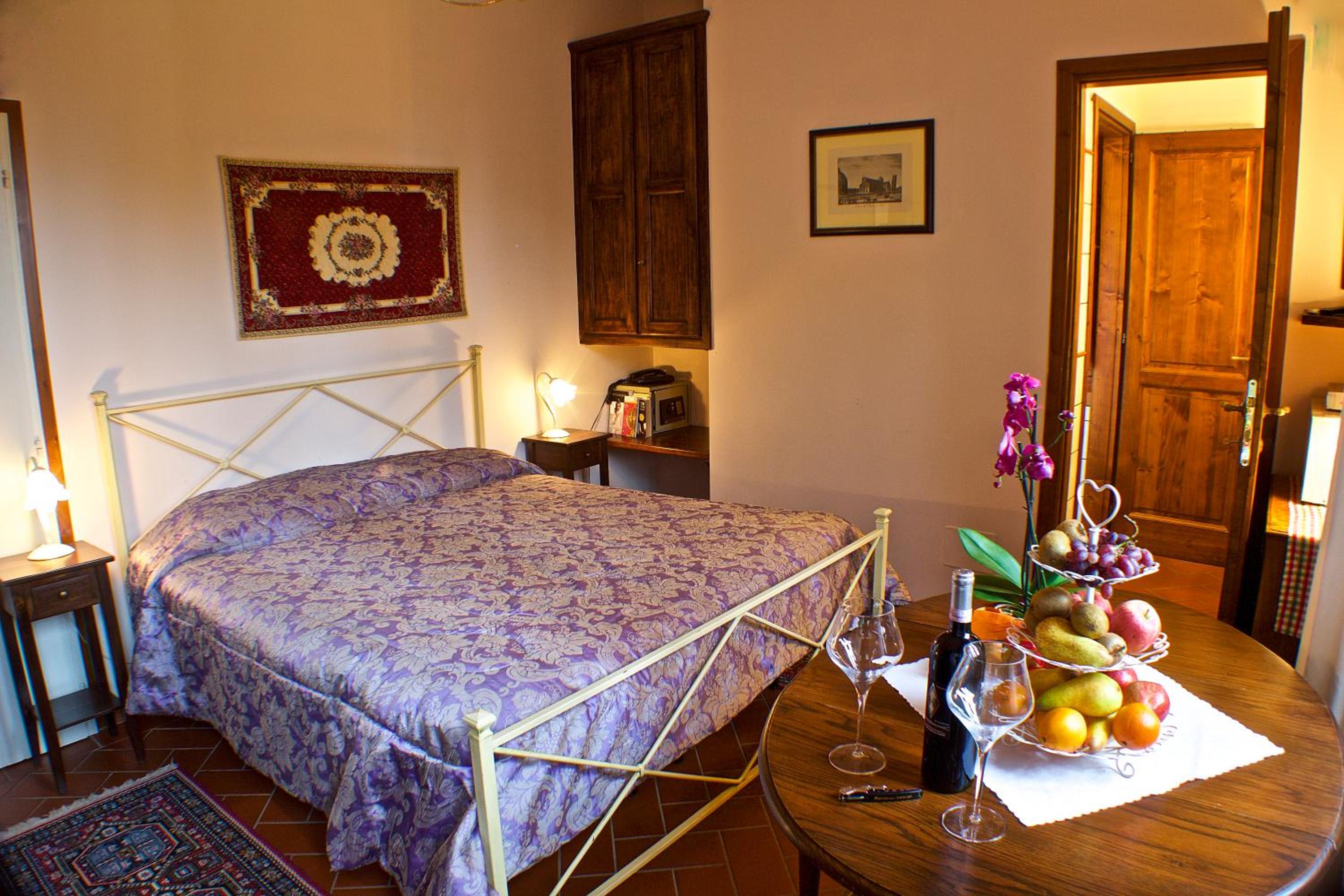Double Room with Balcony - Photo 5