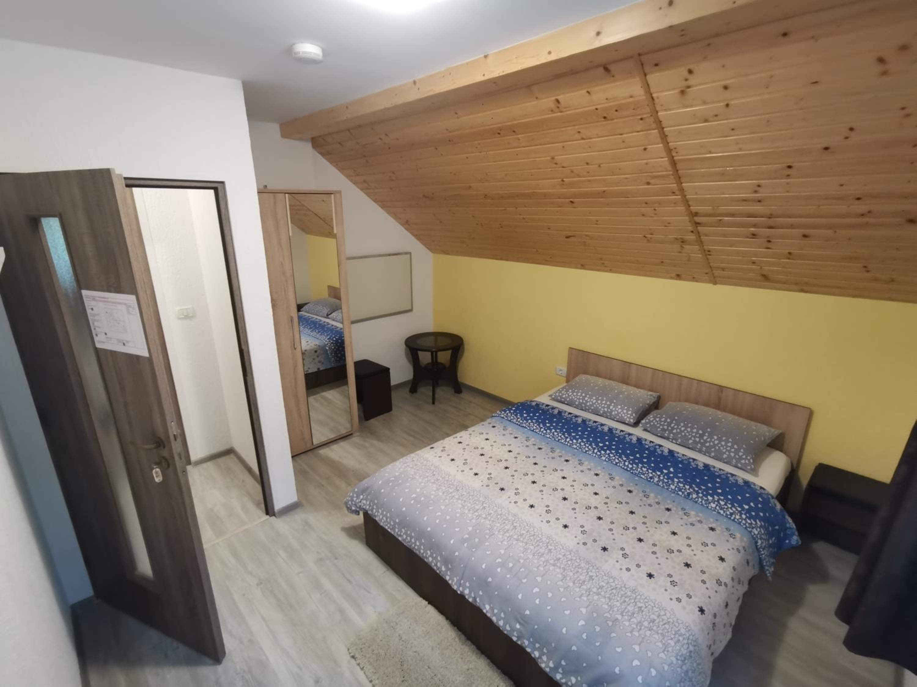 Standard Double Room with Shared Bathroom photo 3