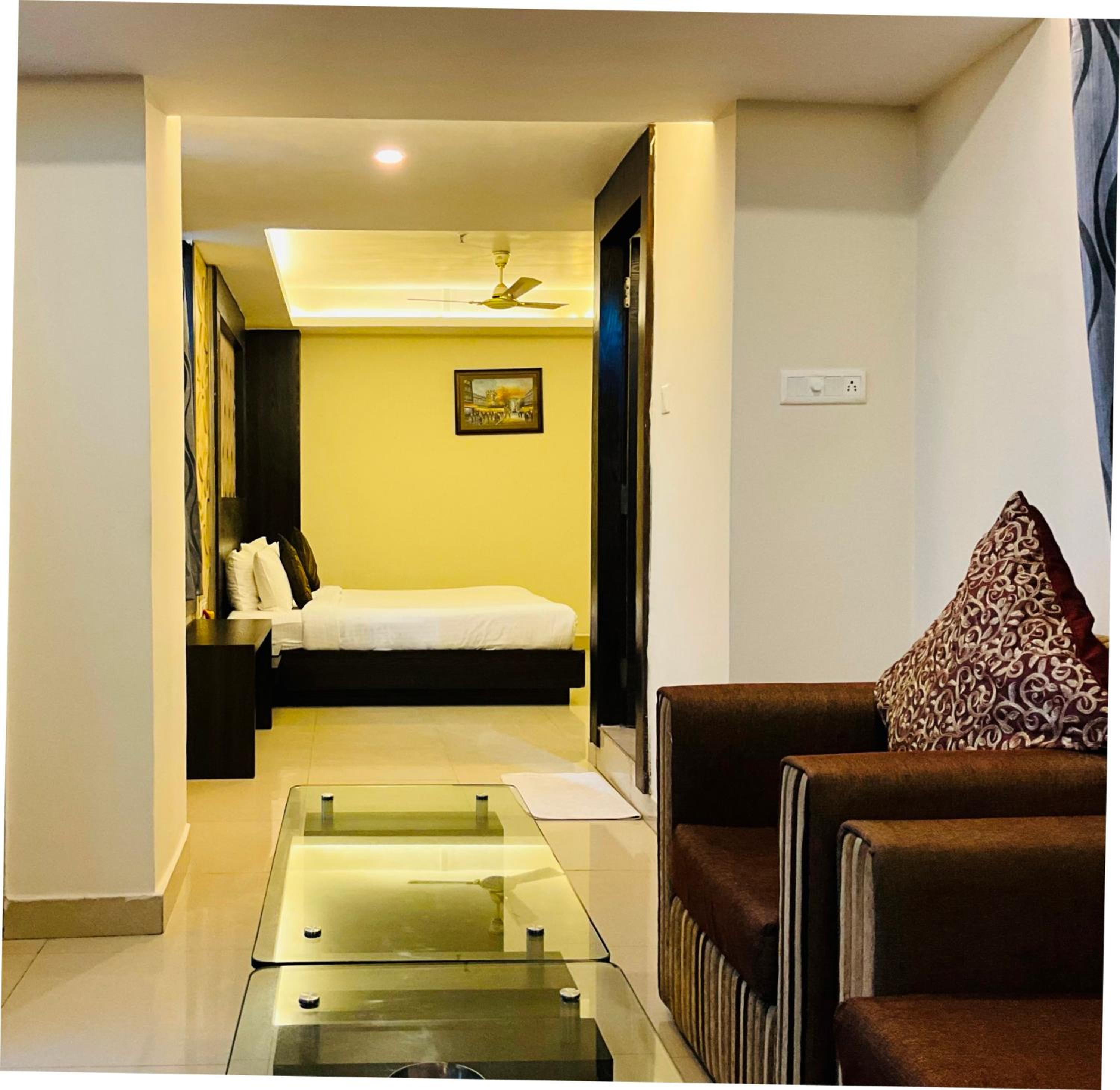 Suite - Photo 1