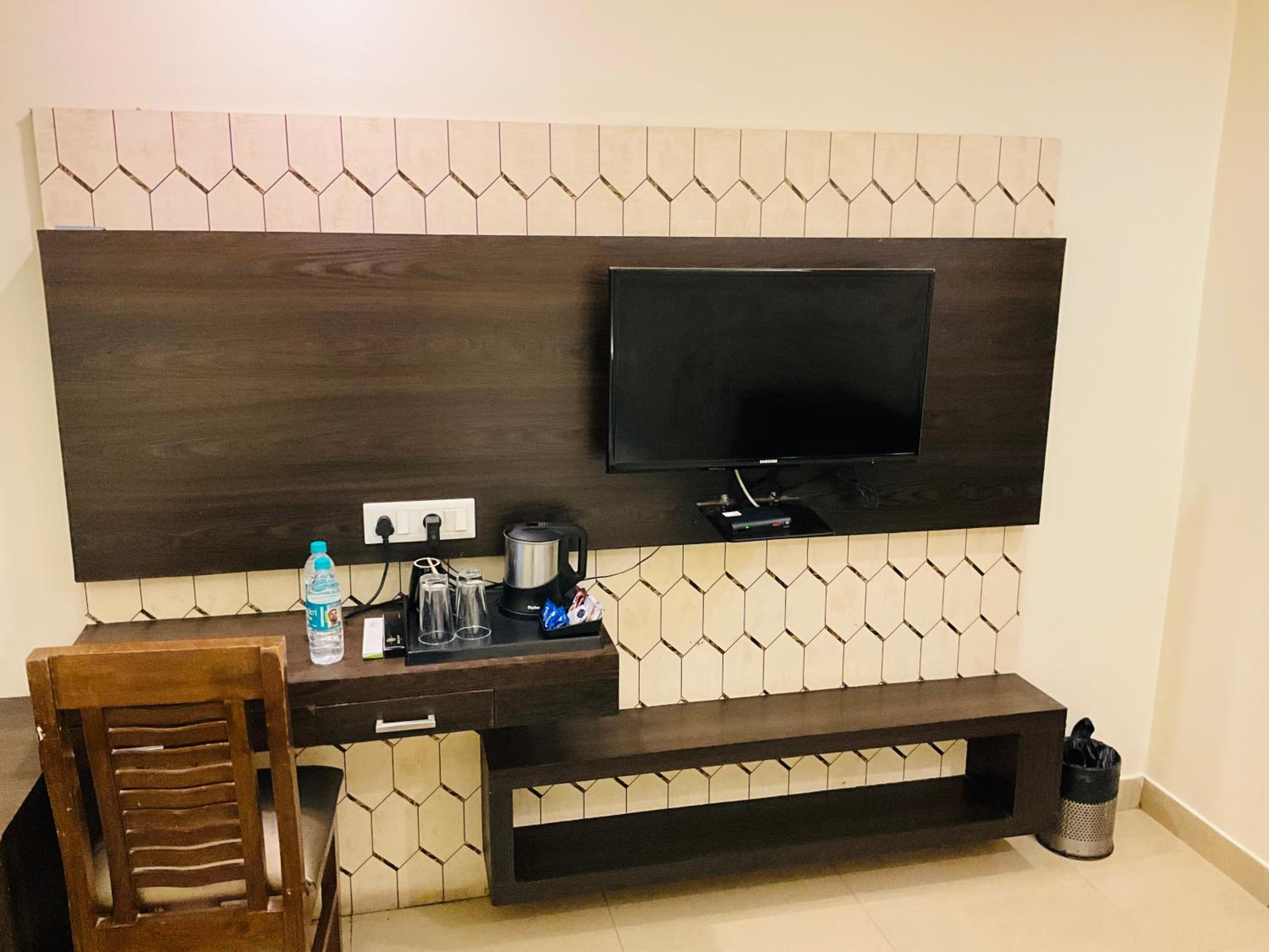 Double or Twin Room - Photo 3