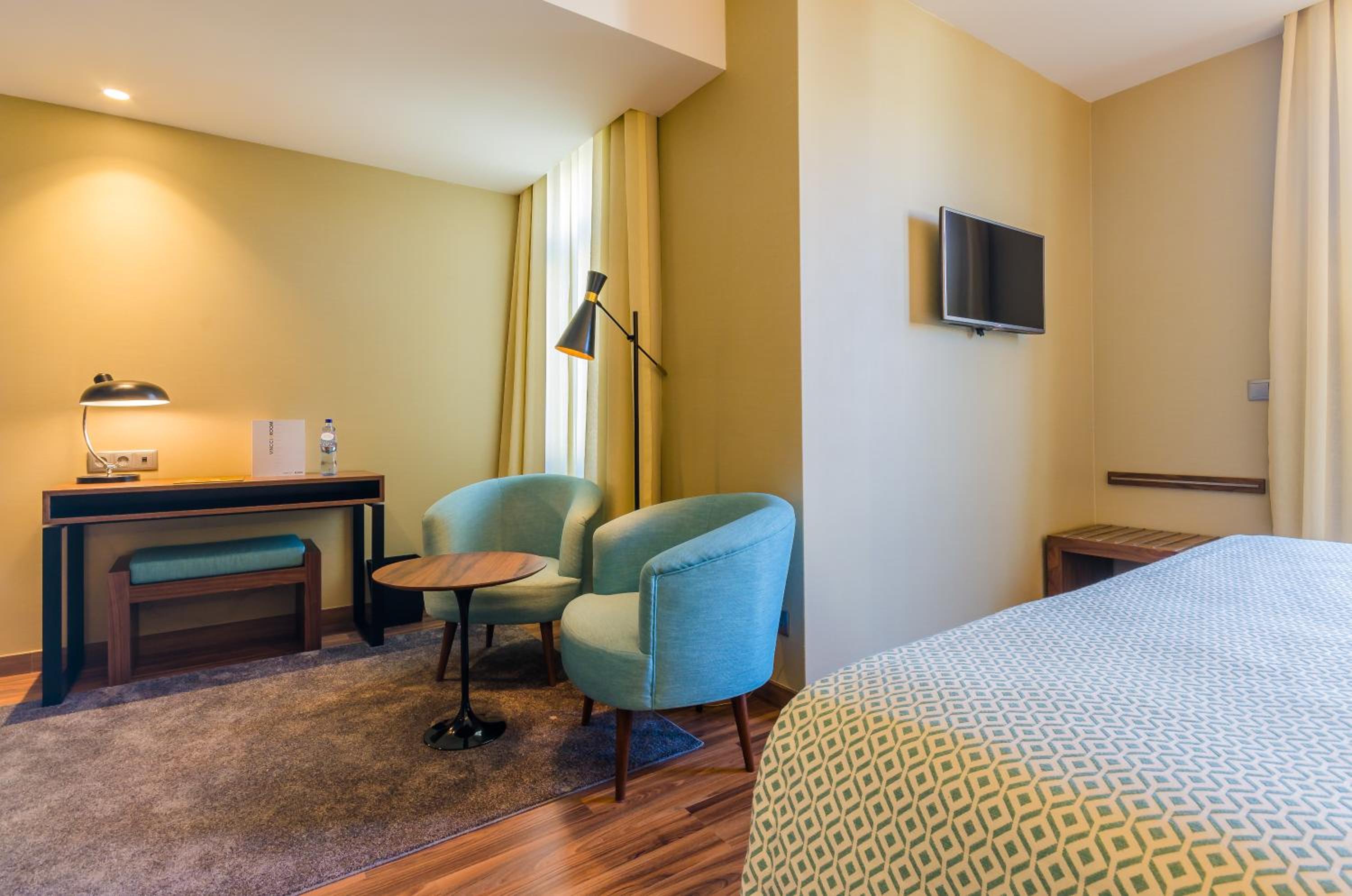 Superior Double Room thumbnail 6