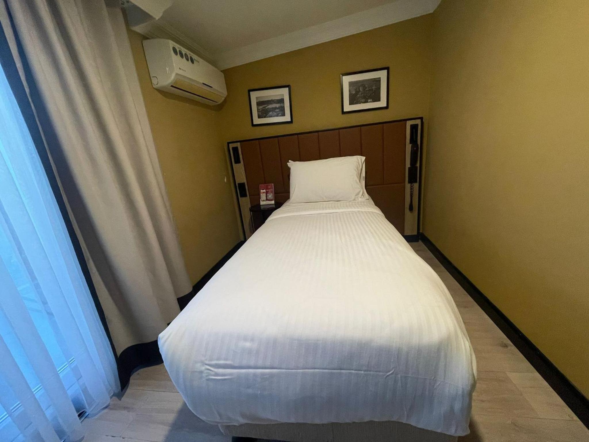 Single Room with Balcony photo 2
