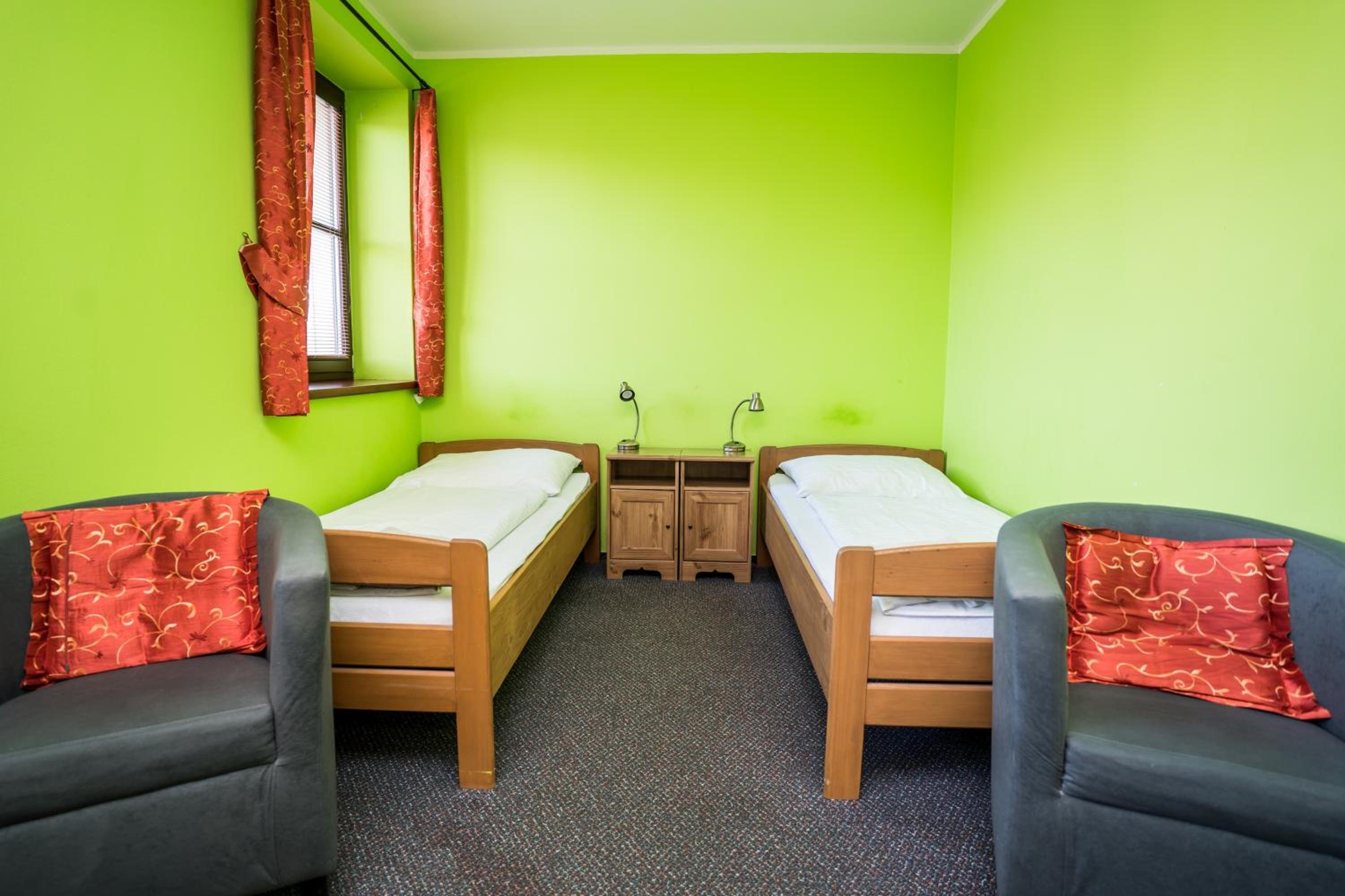 Economy Twin Room photo 2
