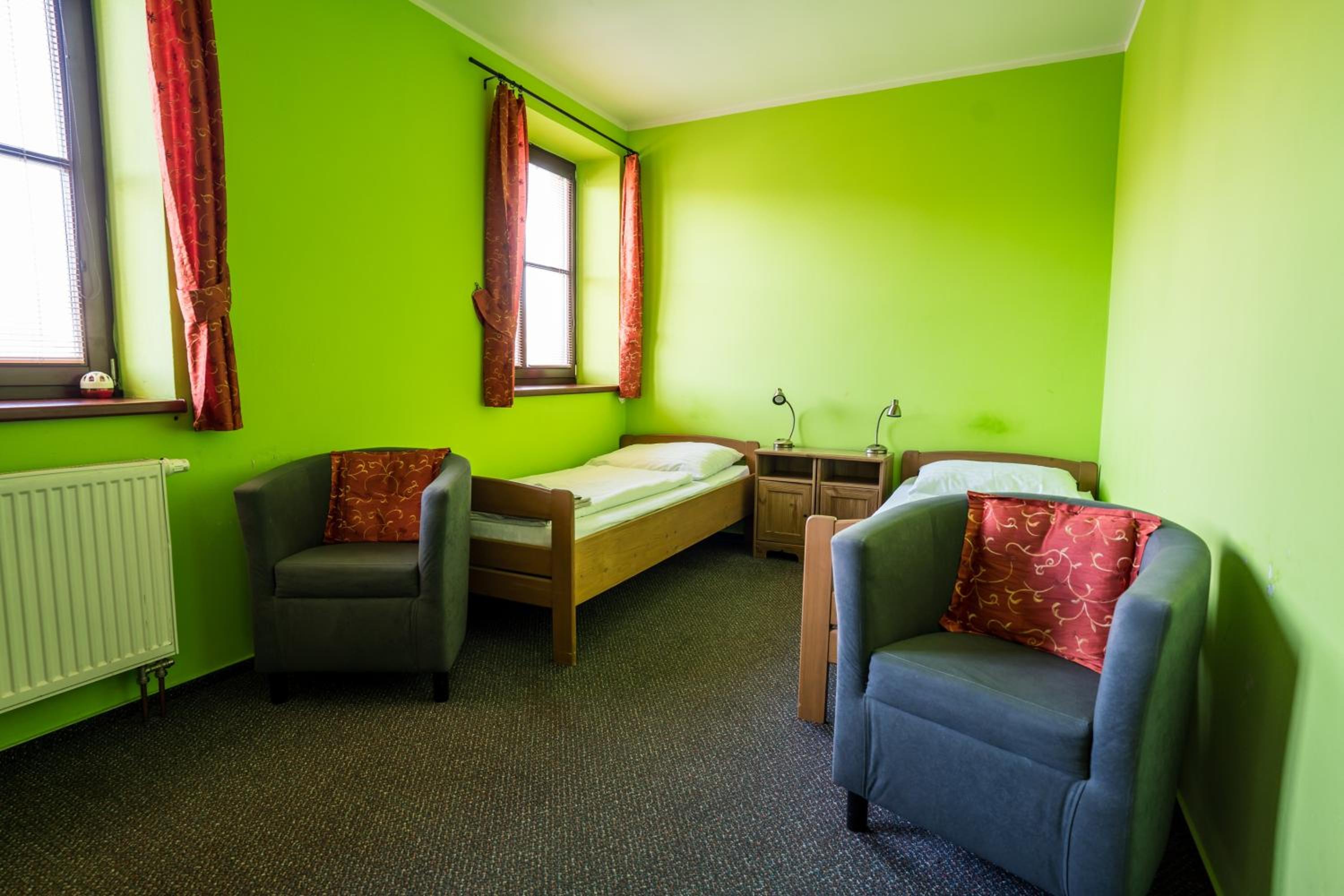 Economy Twin Room photo 3